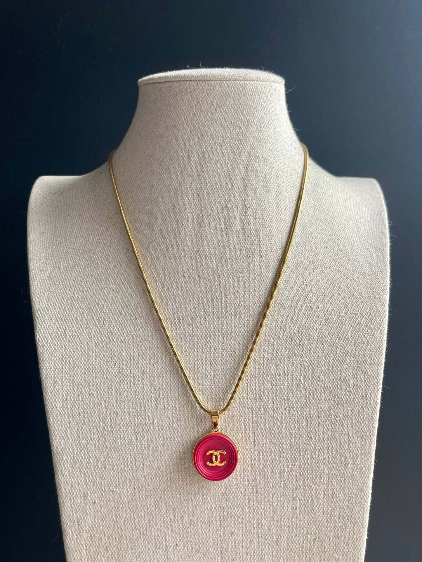 💖 large reworked pink button necklace
