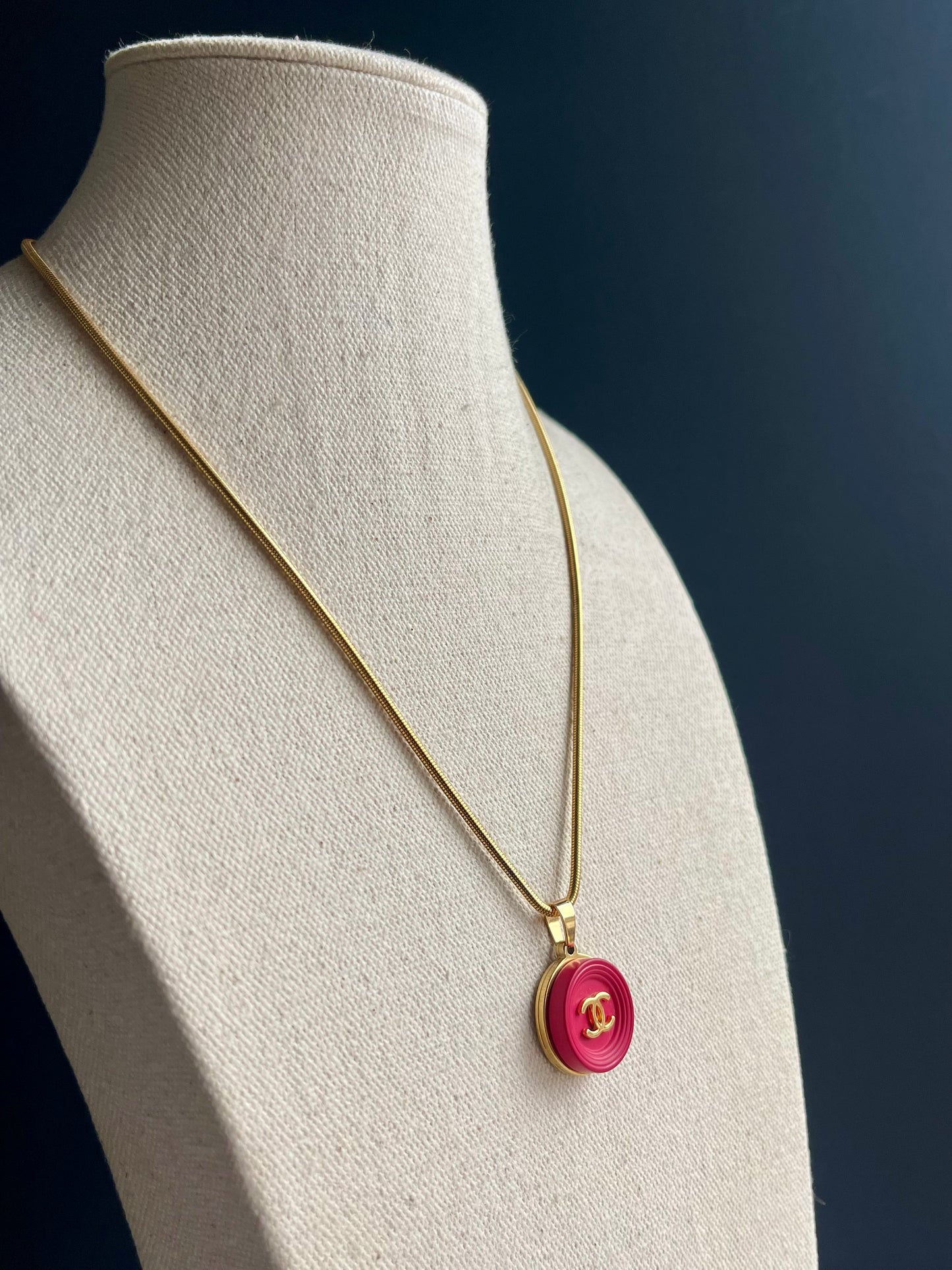 💖 large reworked pink button necklace