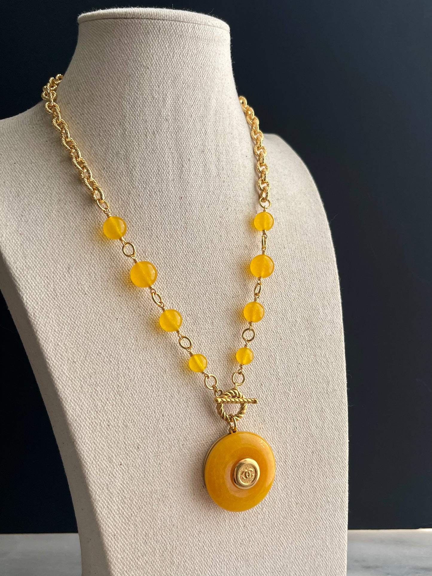 💛 Vintage reworked button and yellow stone necklace