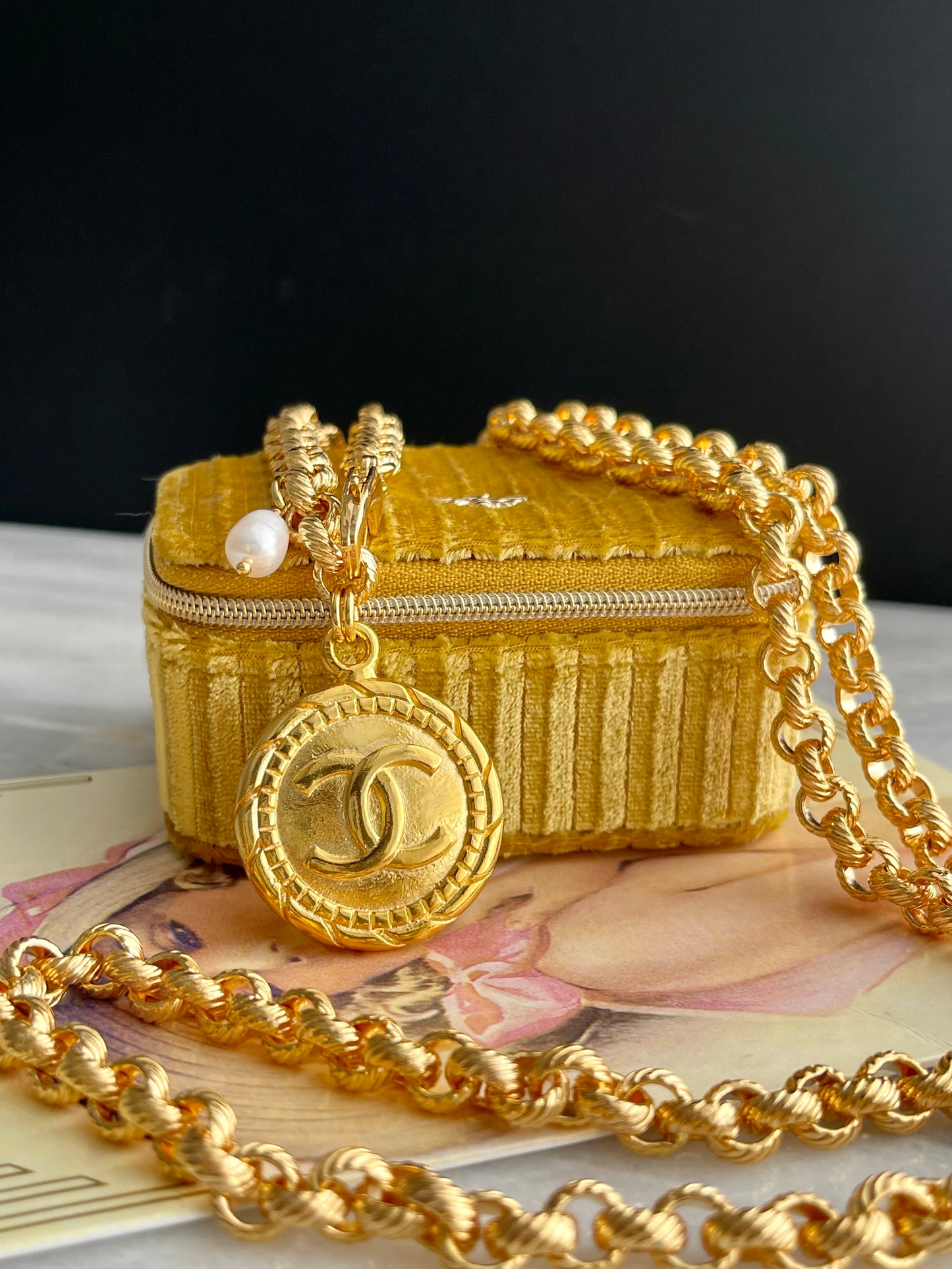 • BELT • Chunky Vintage Pearl Large Authentic reworked Gold keyring charm double Necklace / belt