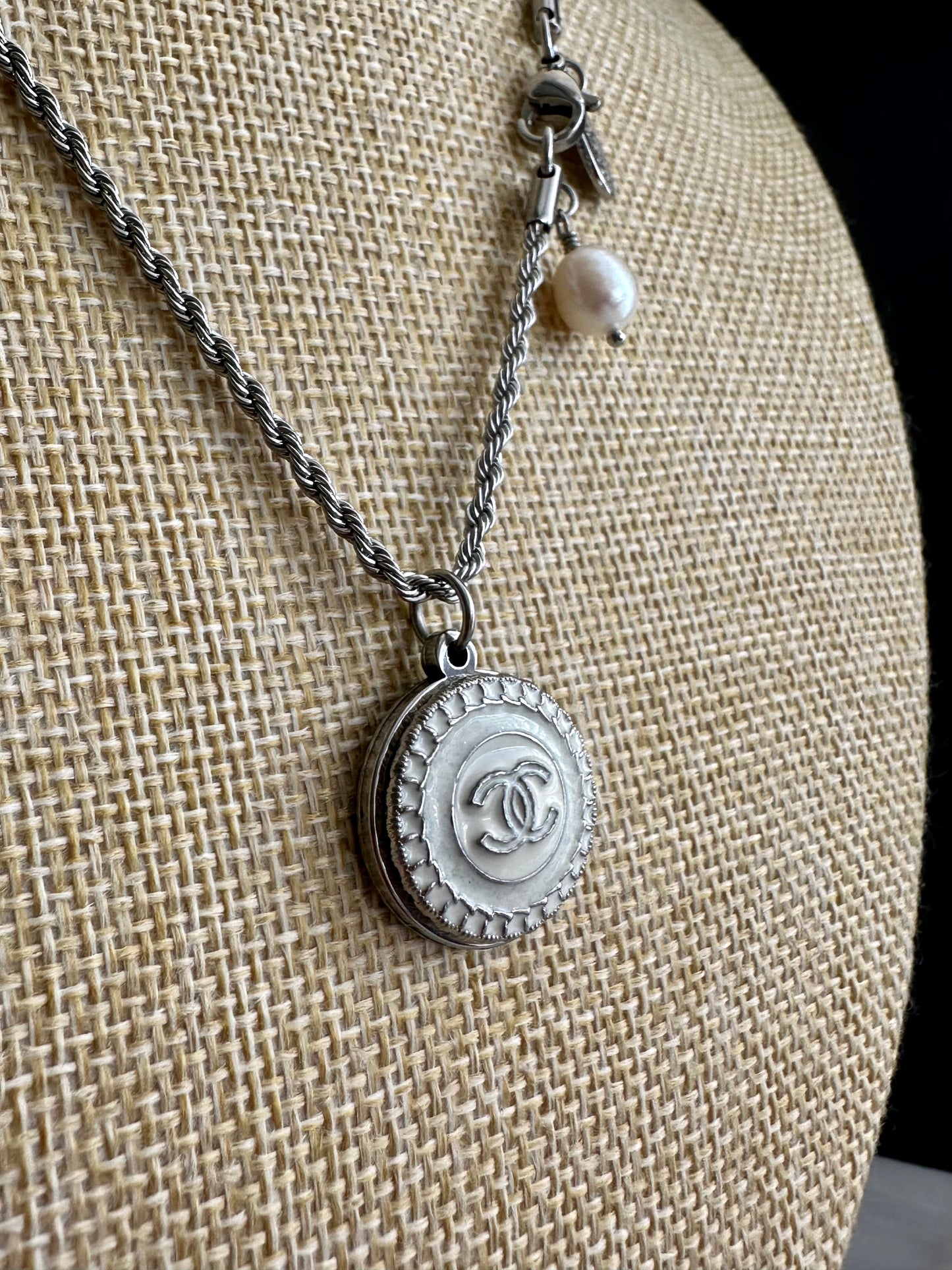 ⚪️ RARE One of a kind Authentic Reworked button necklace