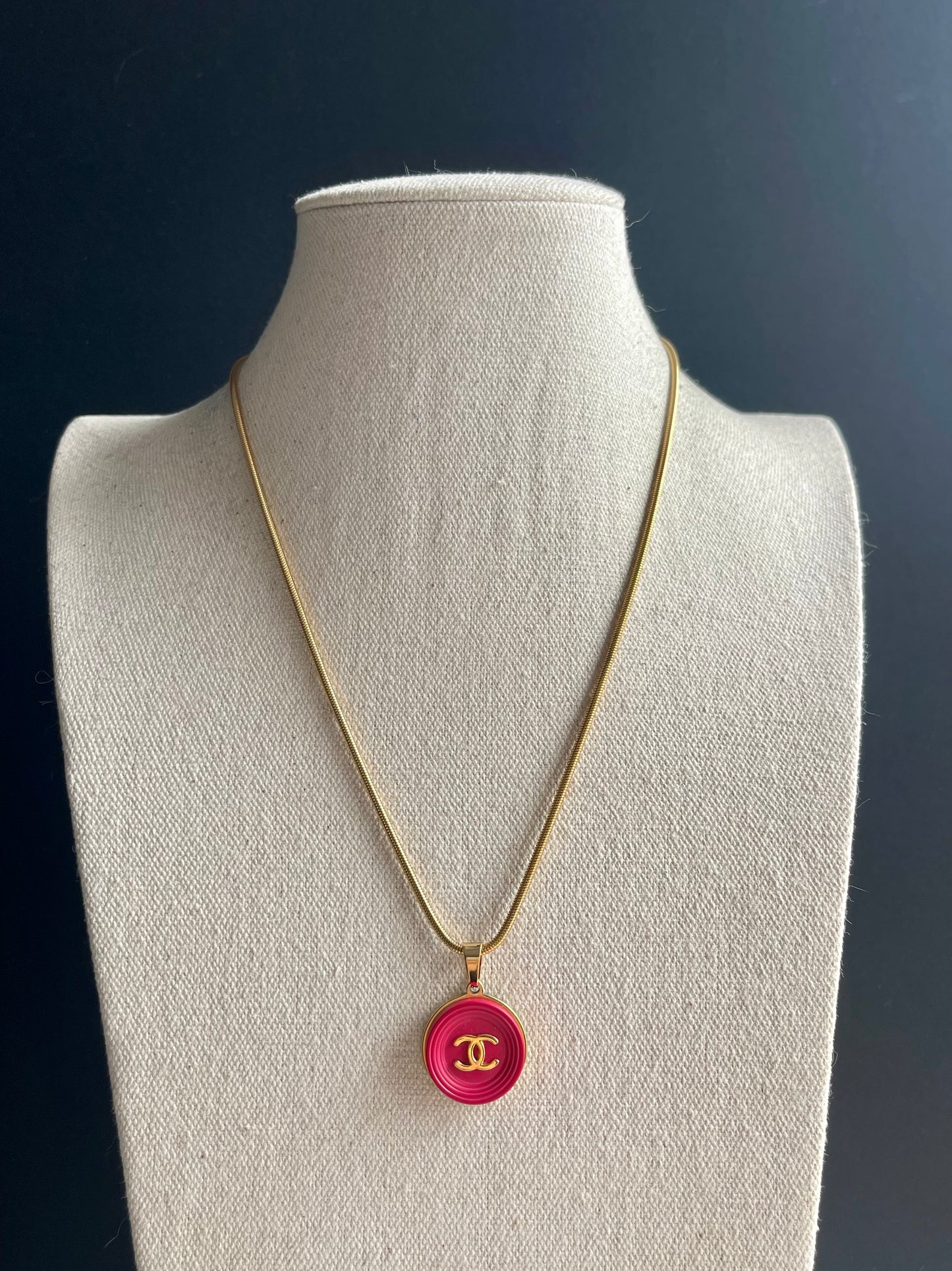 💖 large reworked pink button necklace