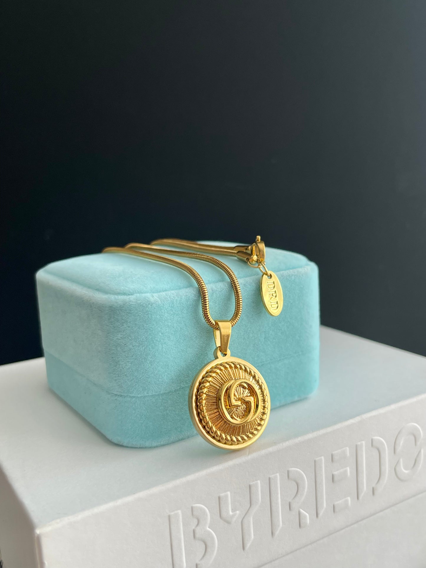 Gold reworked Gucci Y necklace • high quality