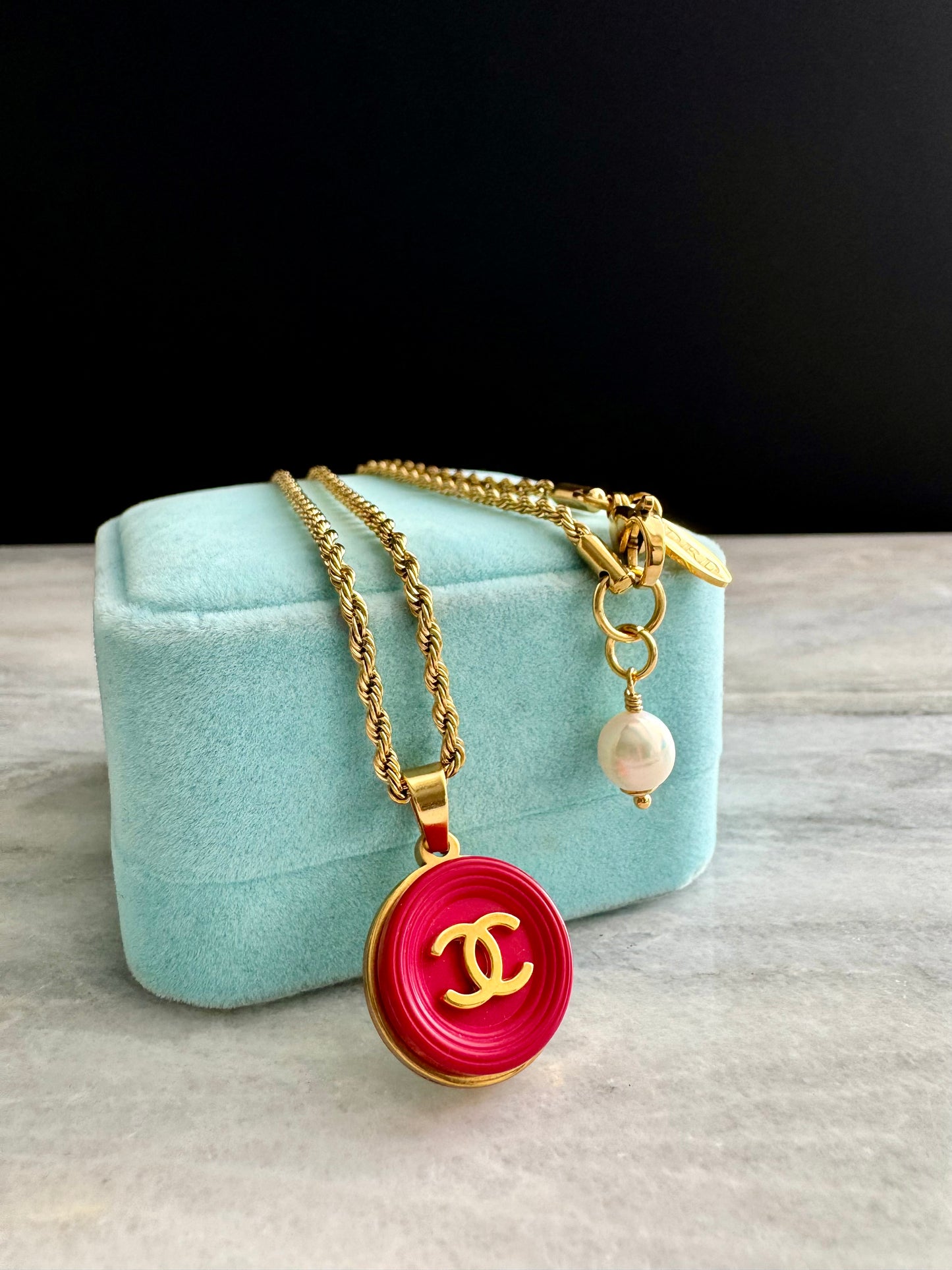❤️ EXTREMELY RARE reworked red button necklace
