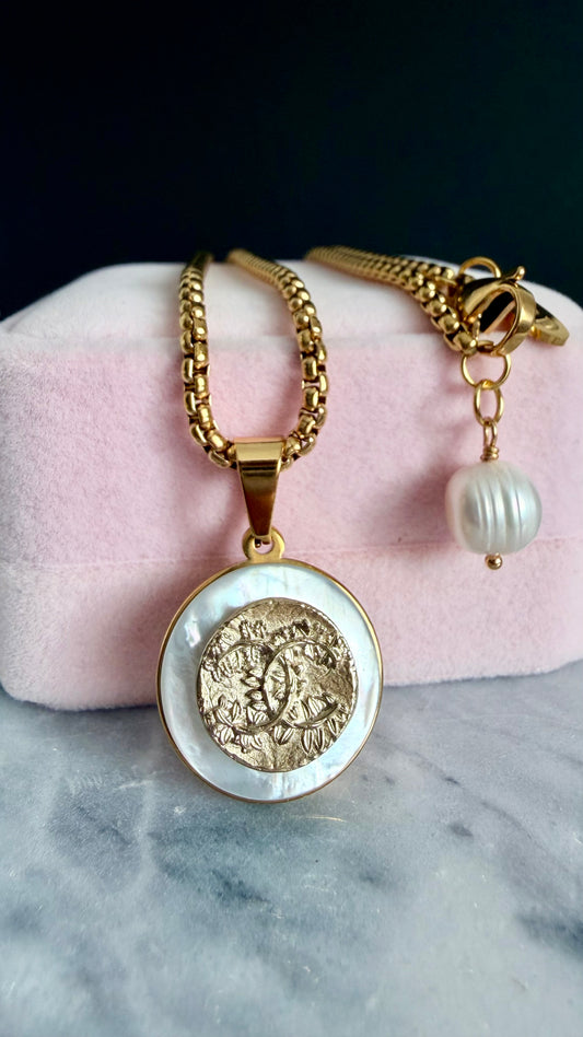 ✨ SUPER RARE MOTHER OF PEARL and MODERM Authentic reworked Gold button Necklace