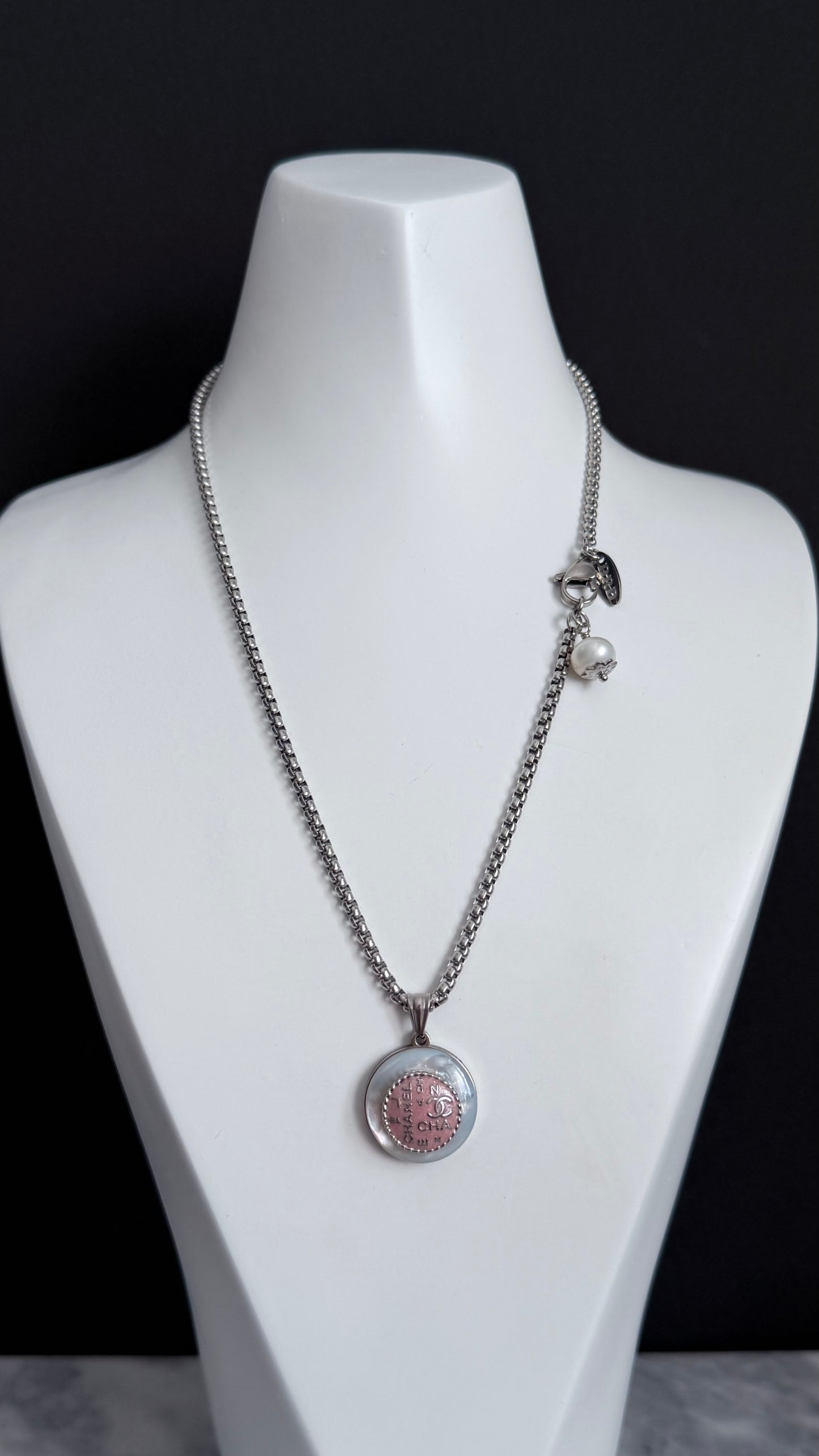 🤍🌸 MOTHER OF PEARL One of a kind Authentic Reworked button necklace