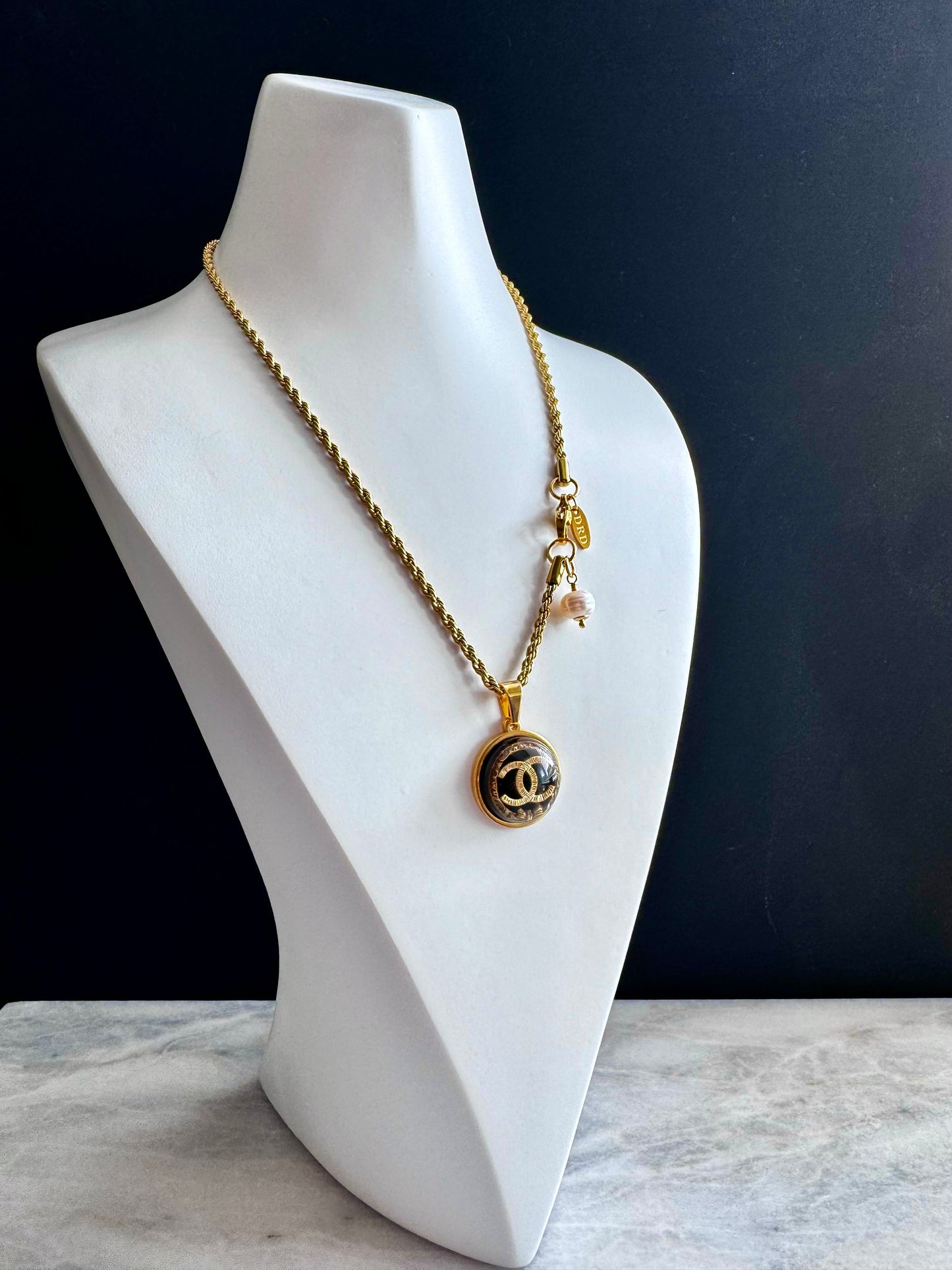 ✨ Extremely rare Vintage Authentic reworked Gold button Necklace