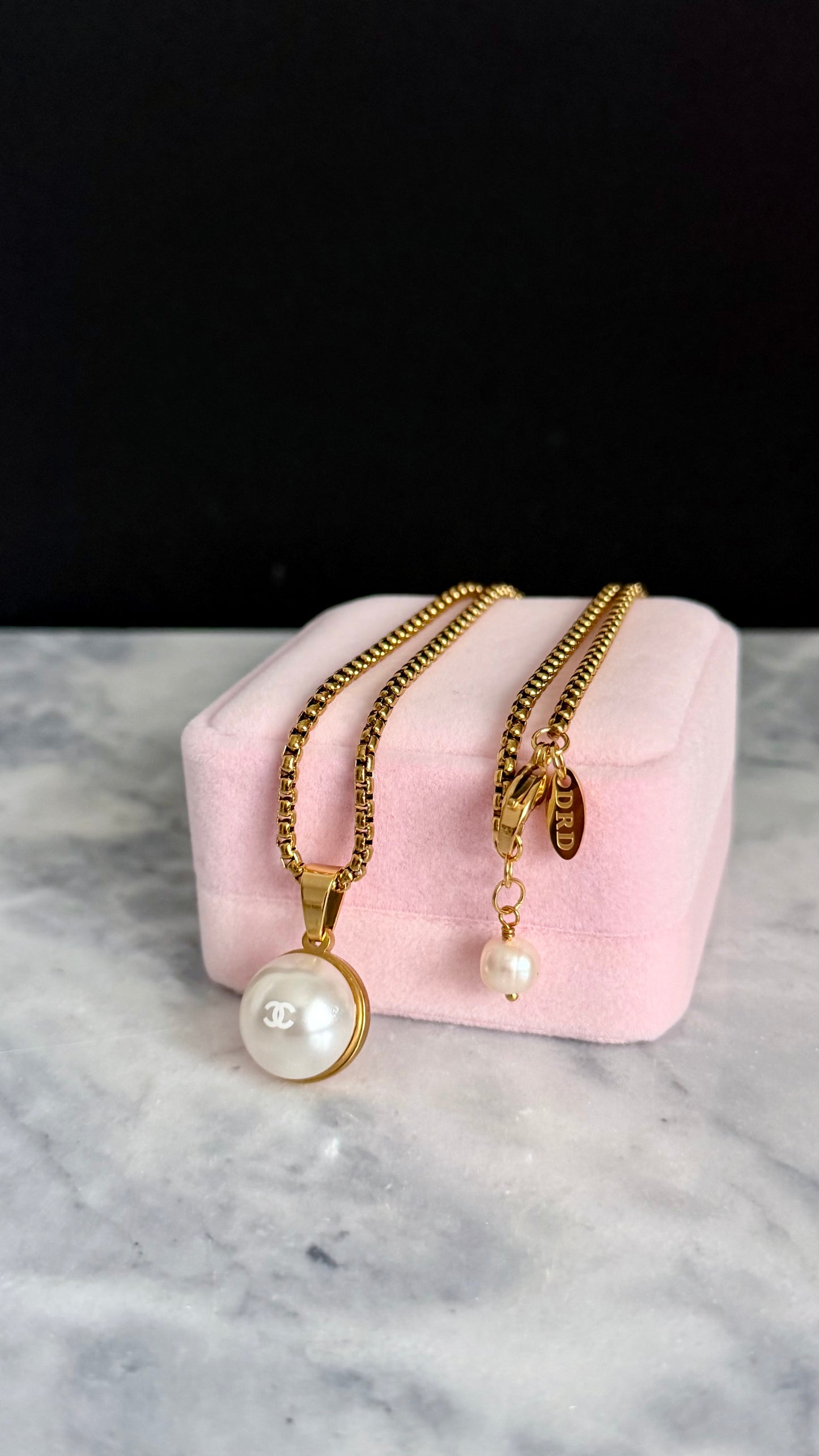 🤍 One of a kind delicate Authentic Reworked button necklace