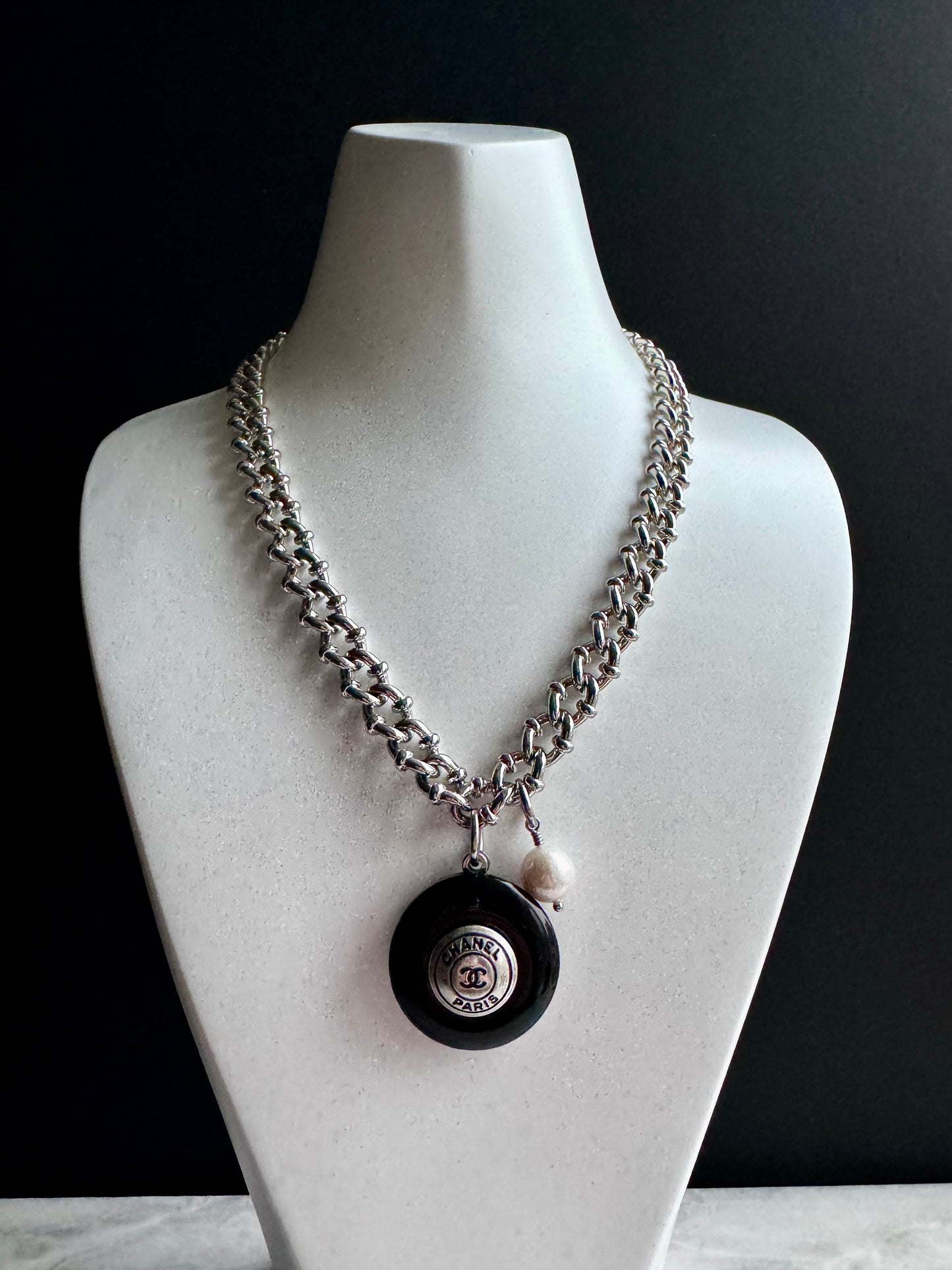 🖤 Black onyx One of a kind Authentic Reworked button necklace