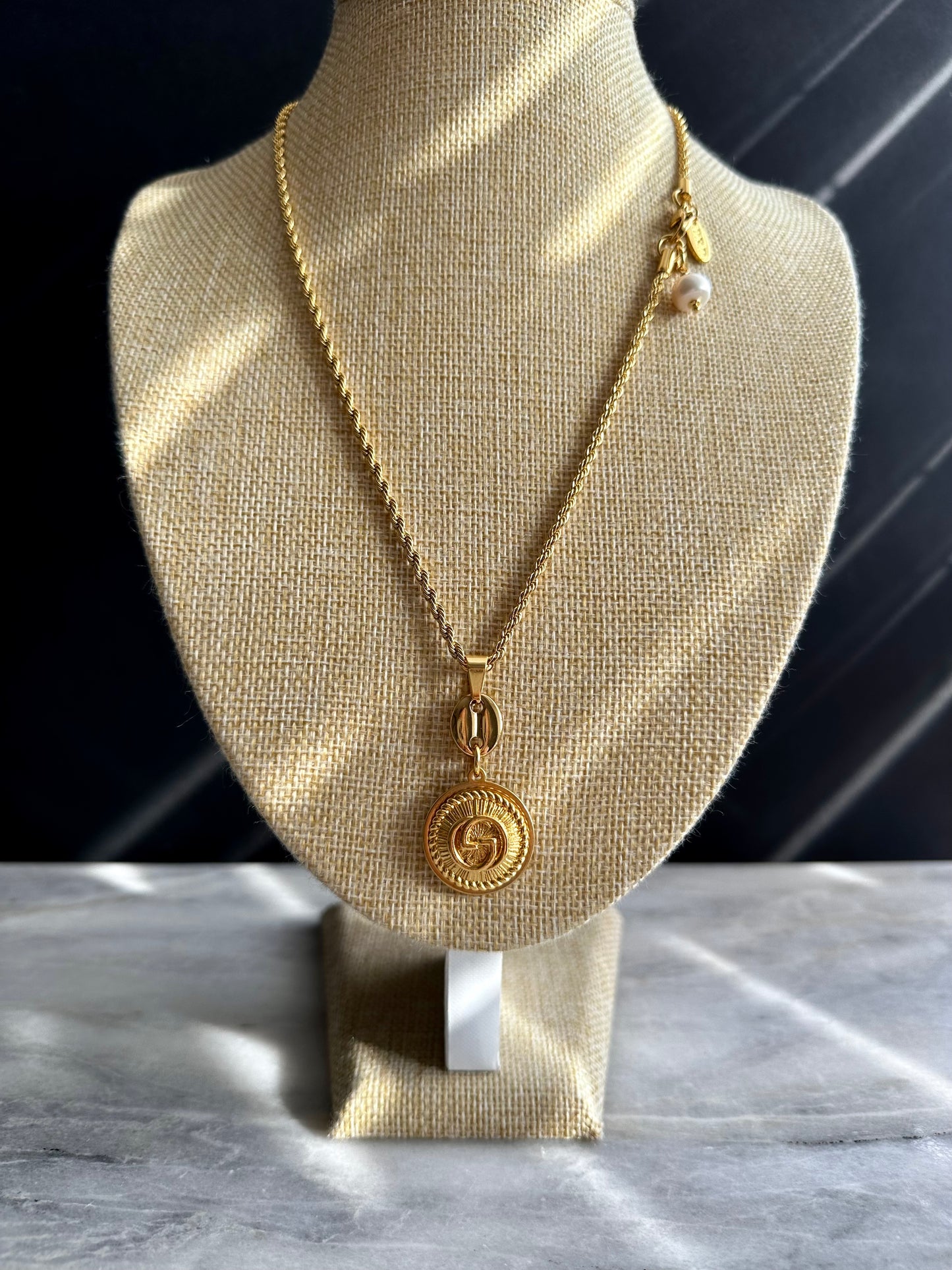 Authentic Gold Vintage Gucci charm chain necklace • high quality