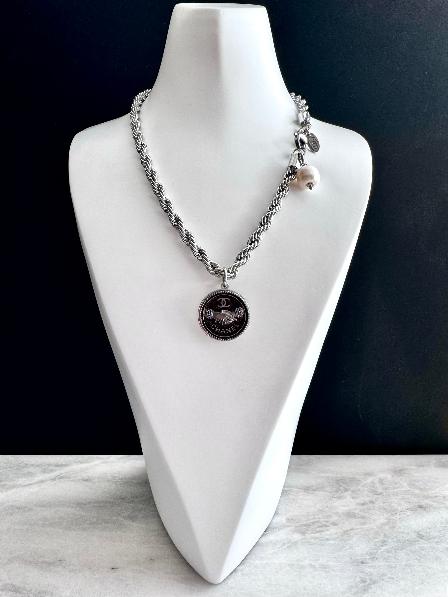 Super chunky 🖤 Coco shake design 👌🏻 Authentic Reworked silver Button Necklace