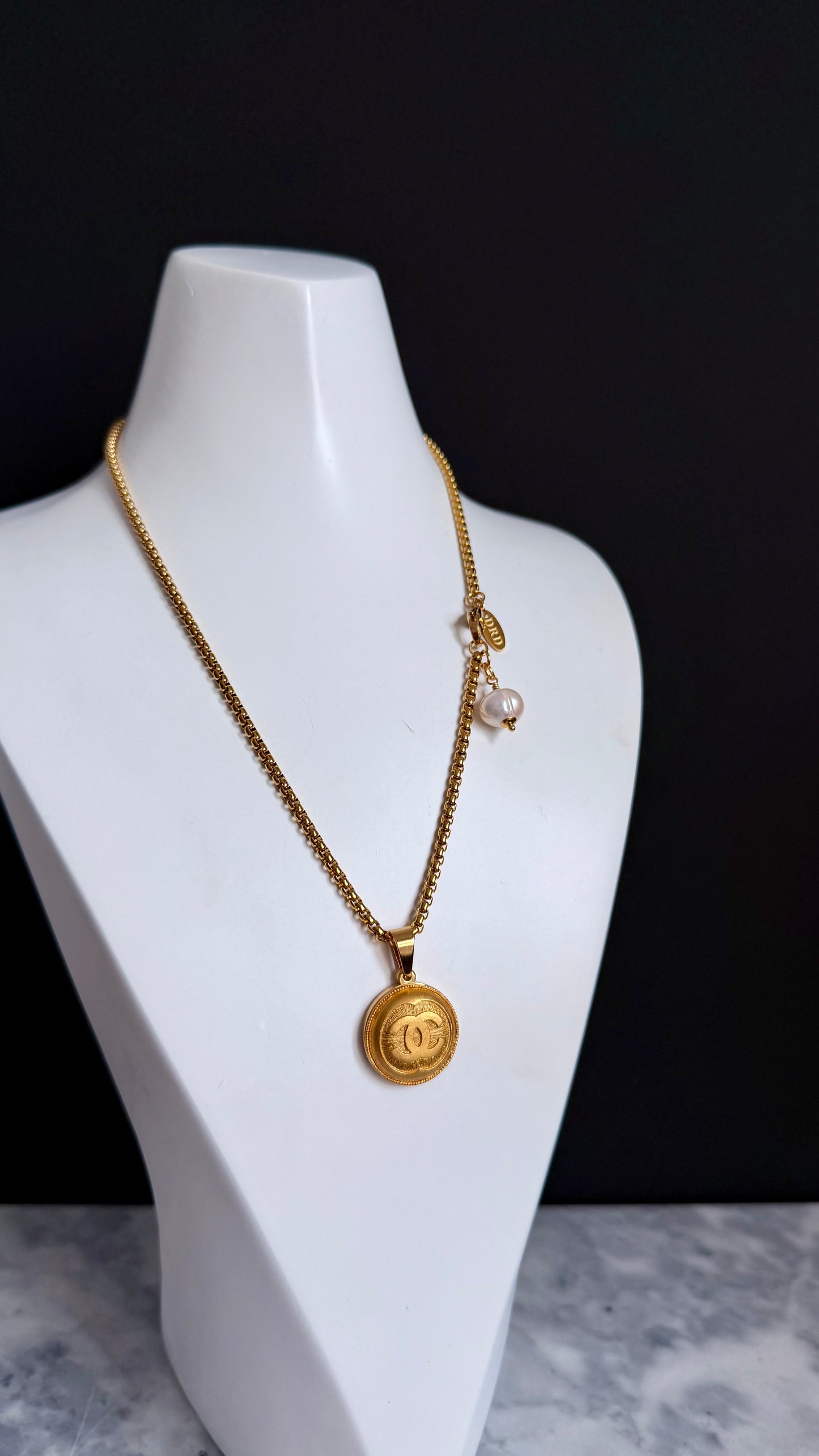 ✨ Extremely rare Authentic Reworked gold Button Necklace