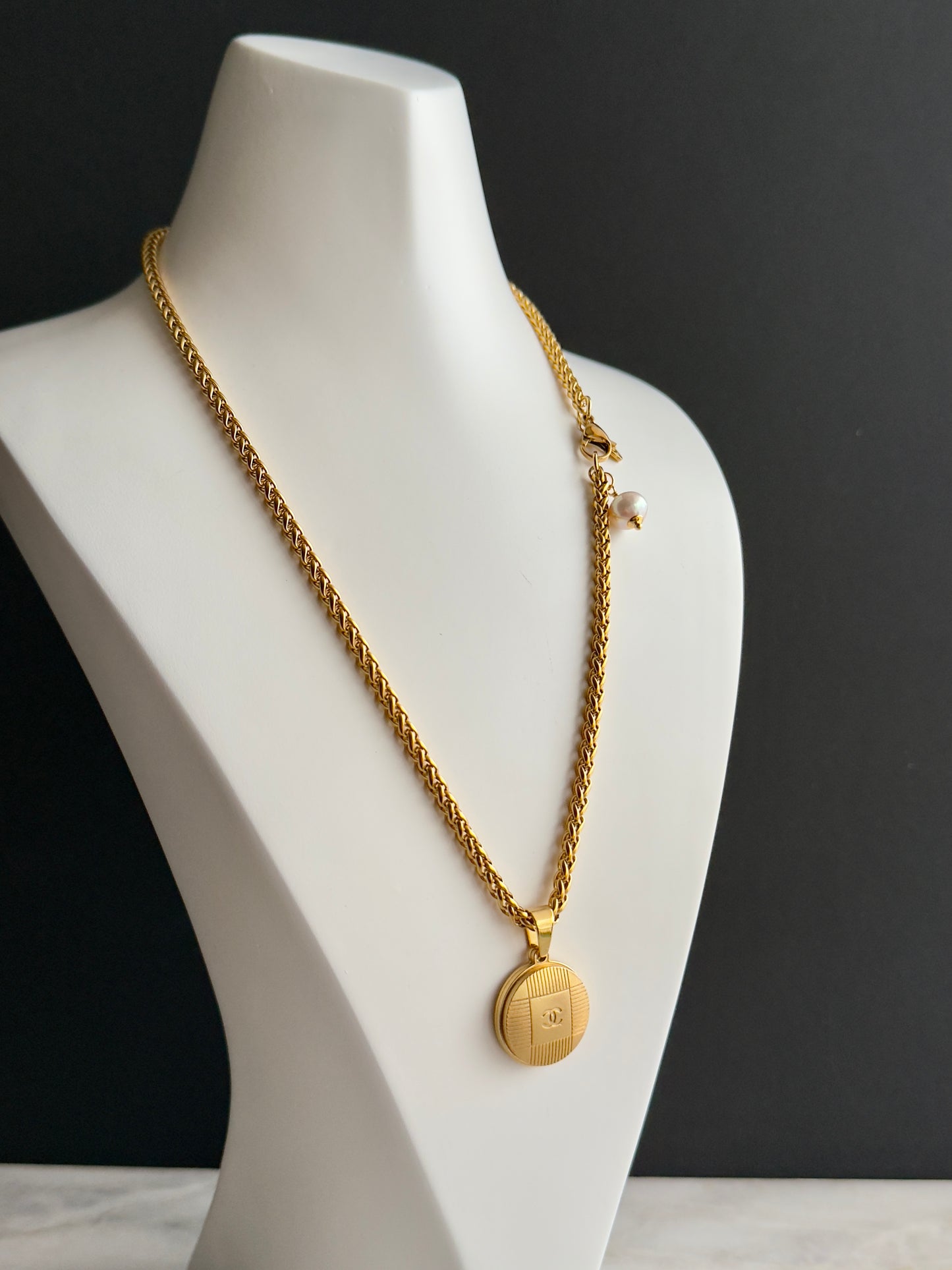 ✨Vintage Authentic reworked Gold button Necklace