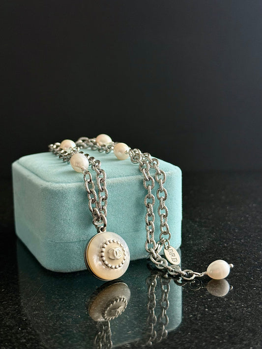 🤍 Extremely rare Authentic Reworked silver Button Necklace