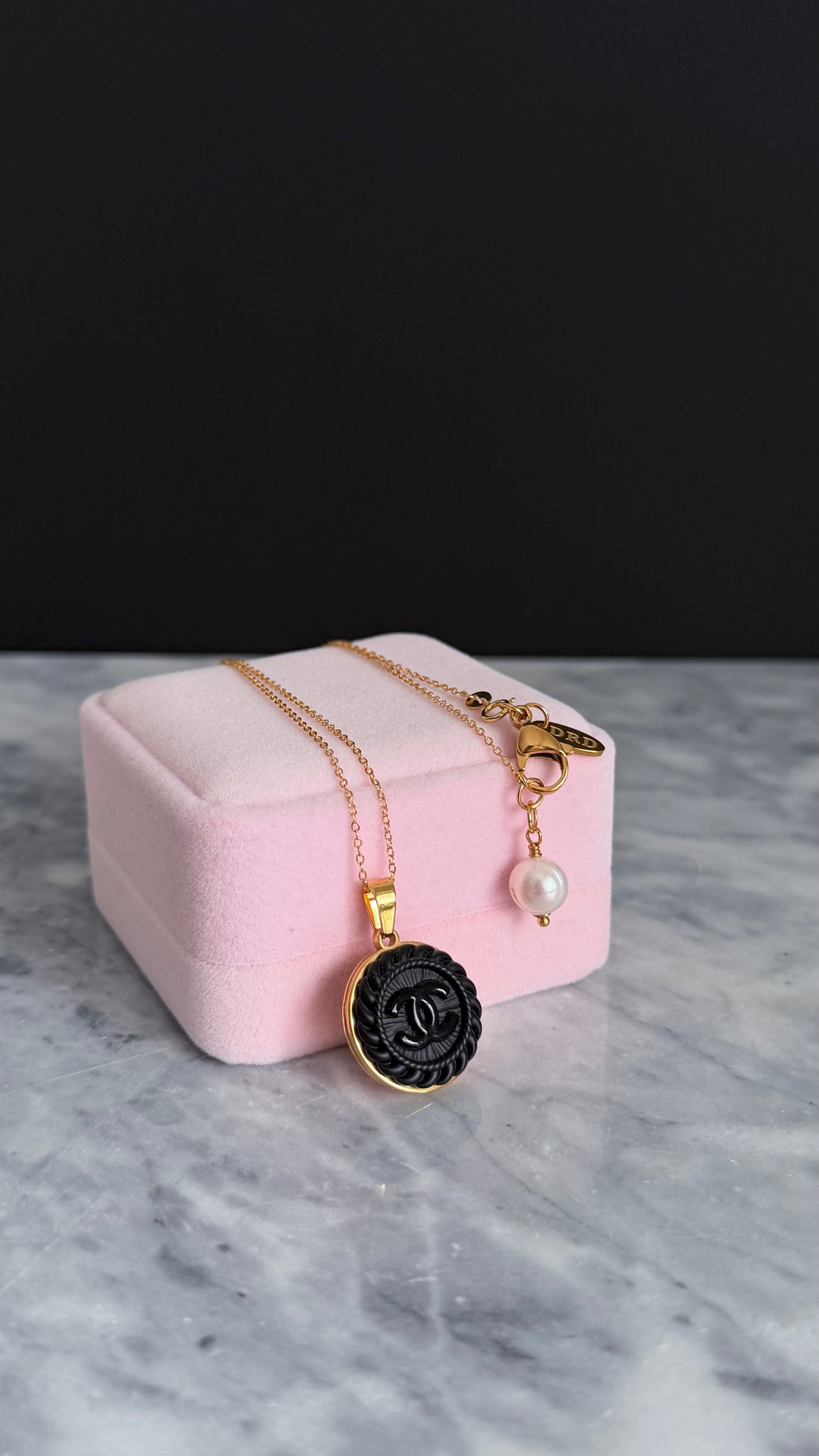 ✨RARE Vintage Authentic button Necklace
