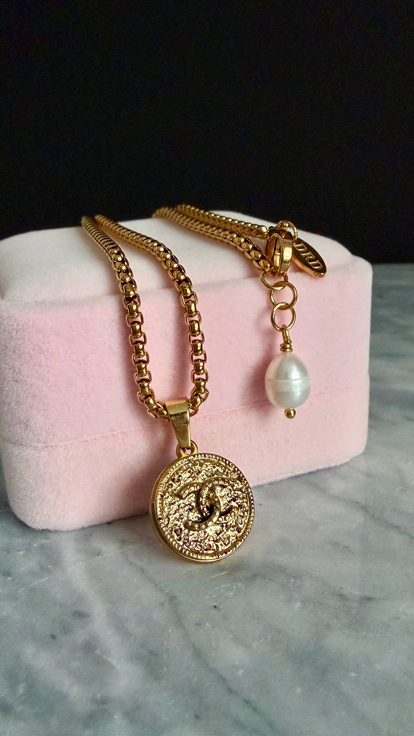 ❤️ SMALL EXTREMELY RARE reworked button necklace
