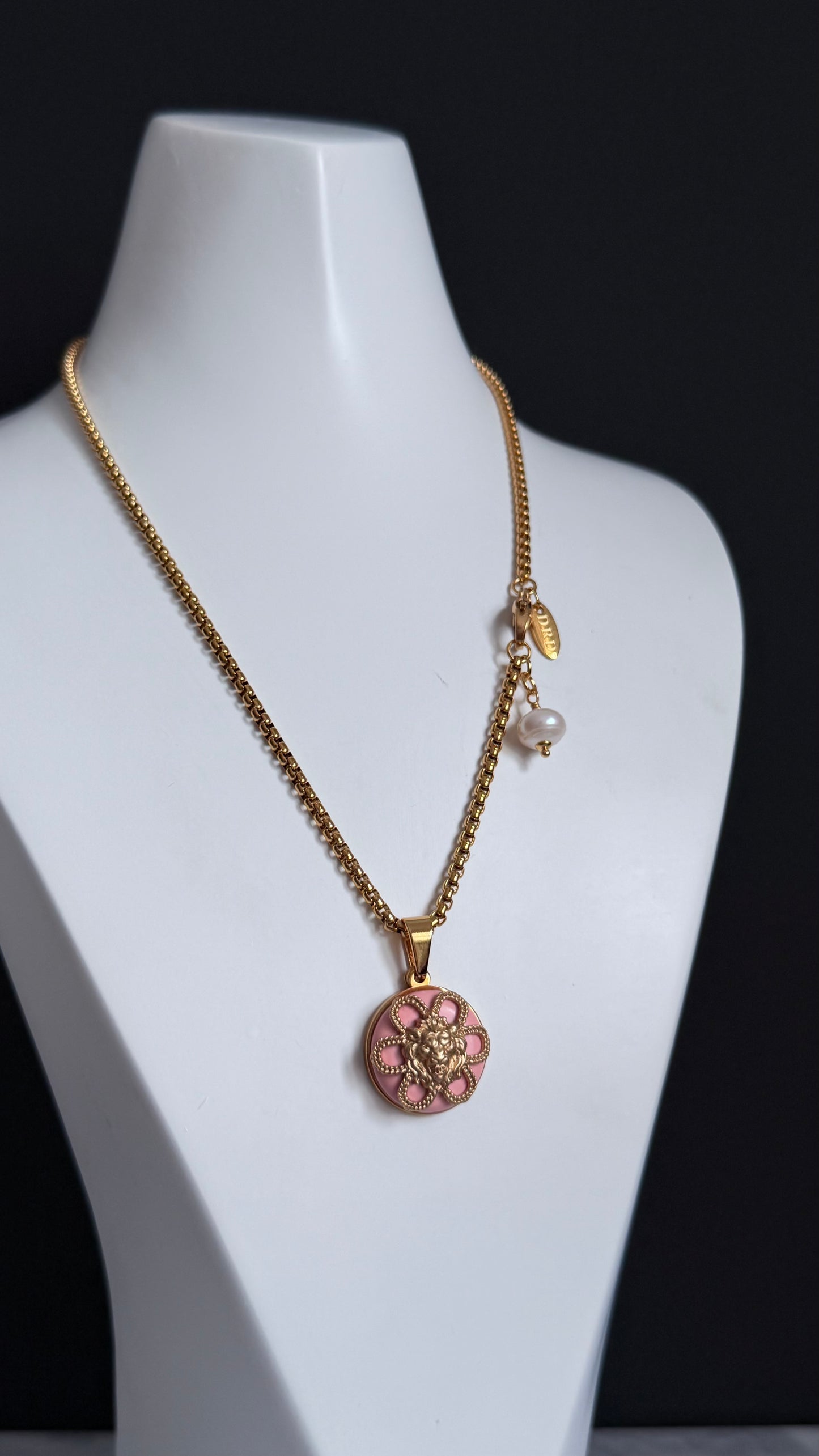 ✨ Lion head 🦁 Extremely rare Authentic Reworked gold Button Necklace