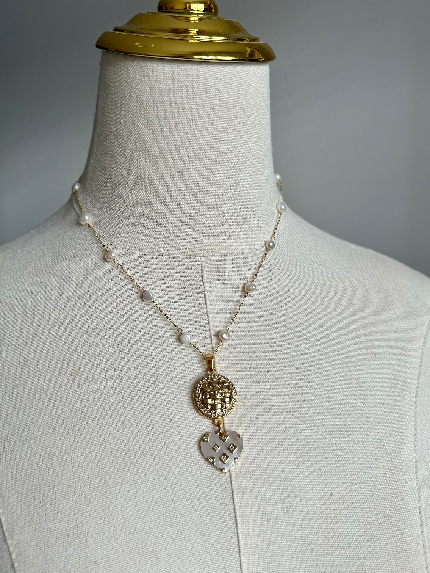 🤍 One of a kind delicate Authentic Reworked button necklace - 2 out of two Large size