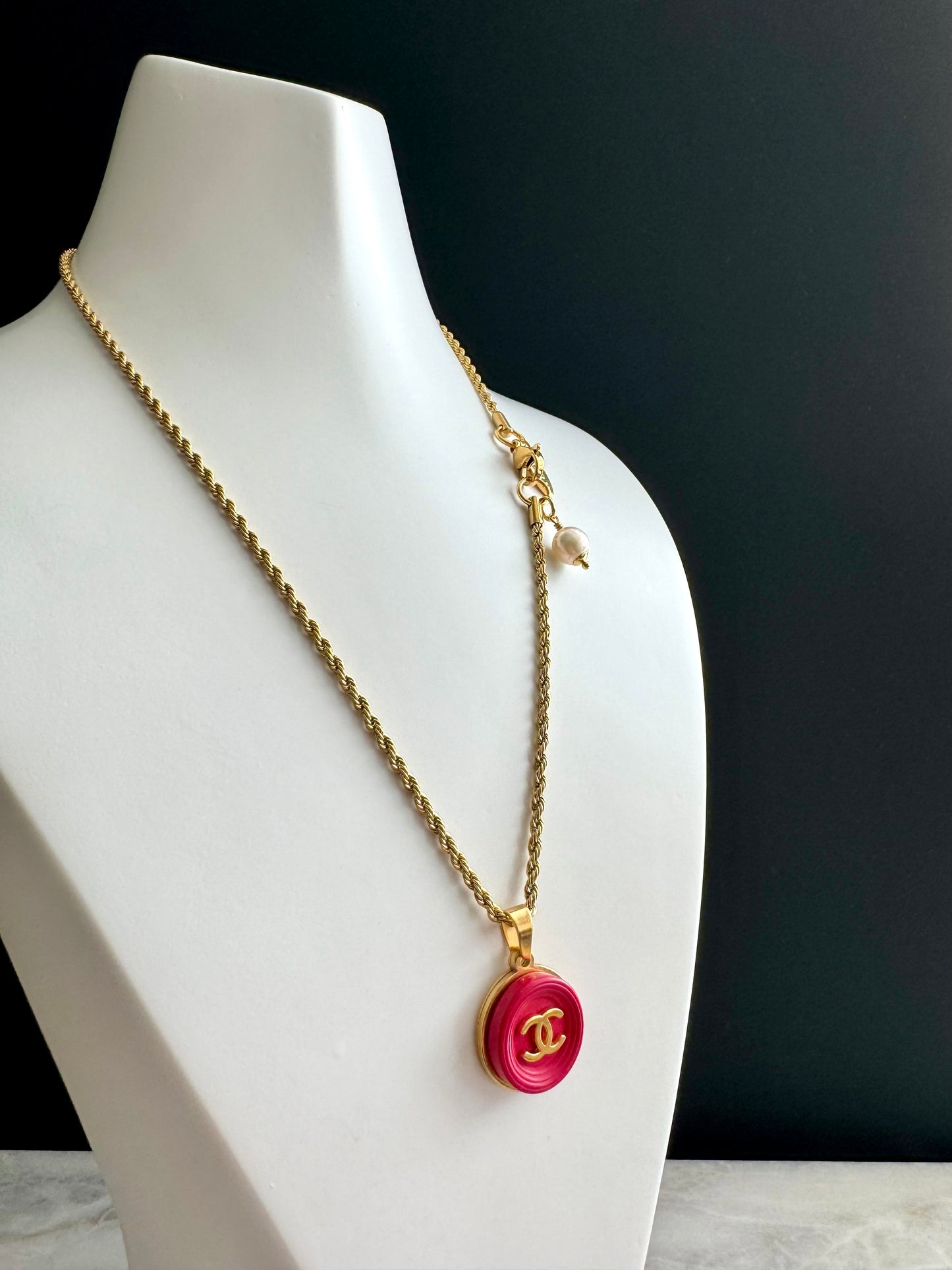 ❤️ EXTREMELY RARE reworked red button necklace