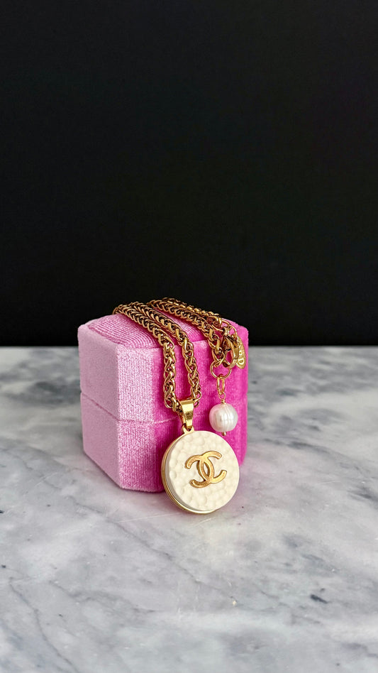 🤍 HUGE EXTREMELY RARE reworked button necklace