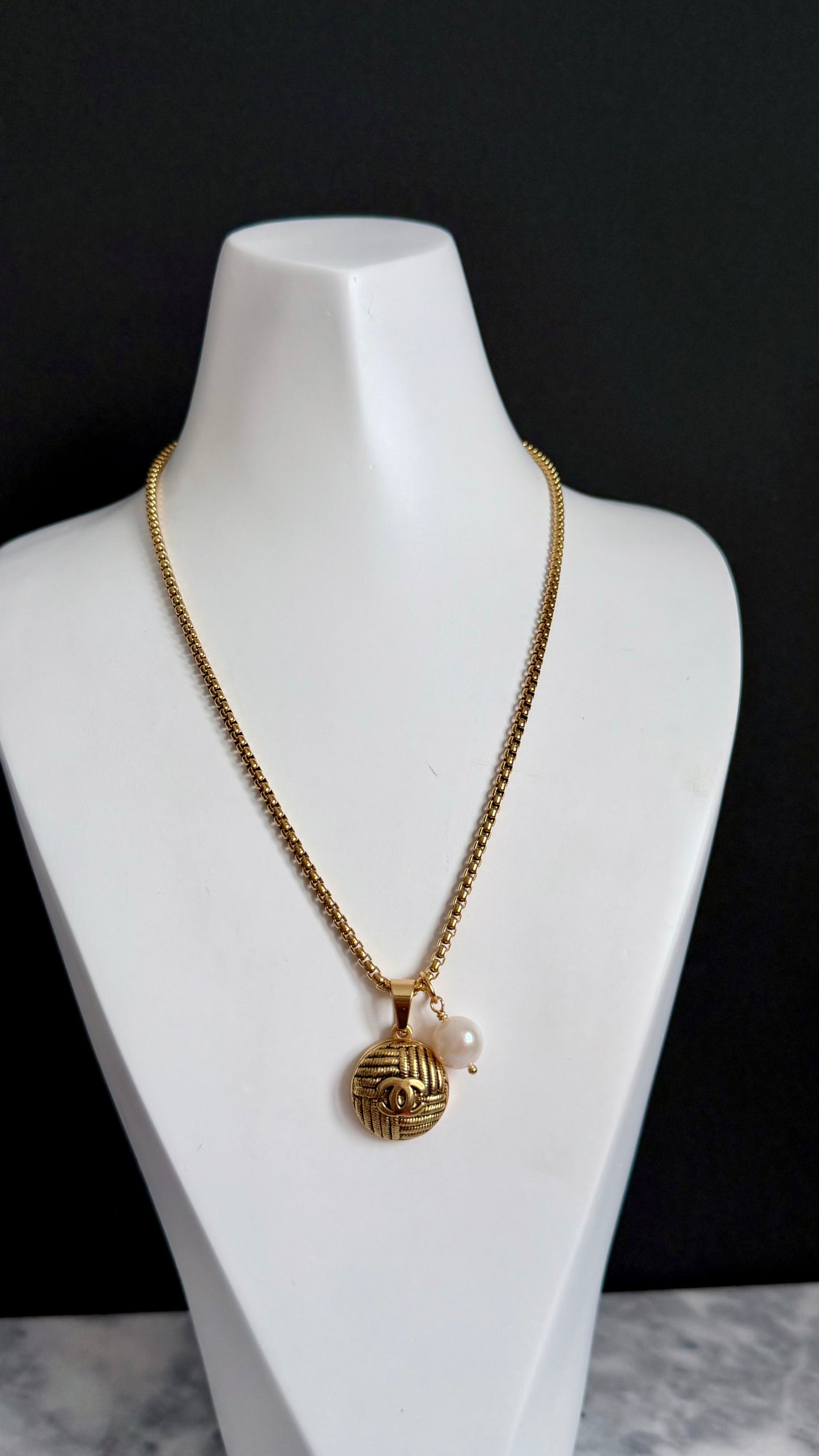 ❤️ EXTREMELY RARE reworked button necklace