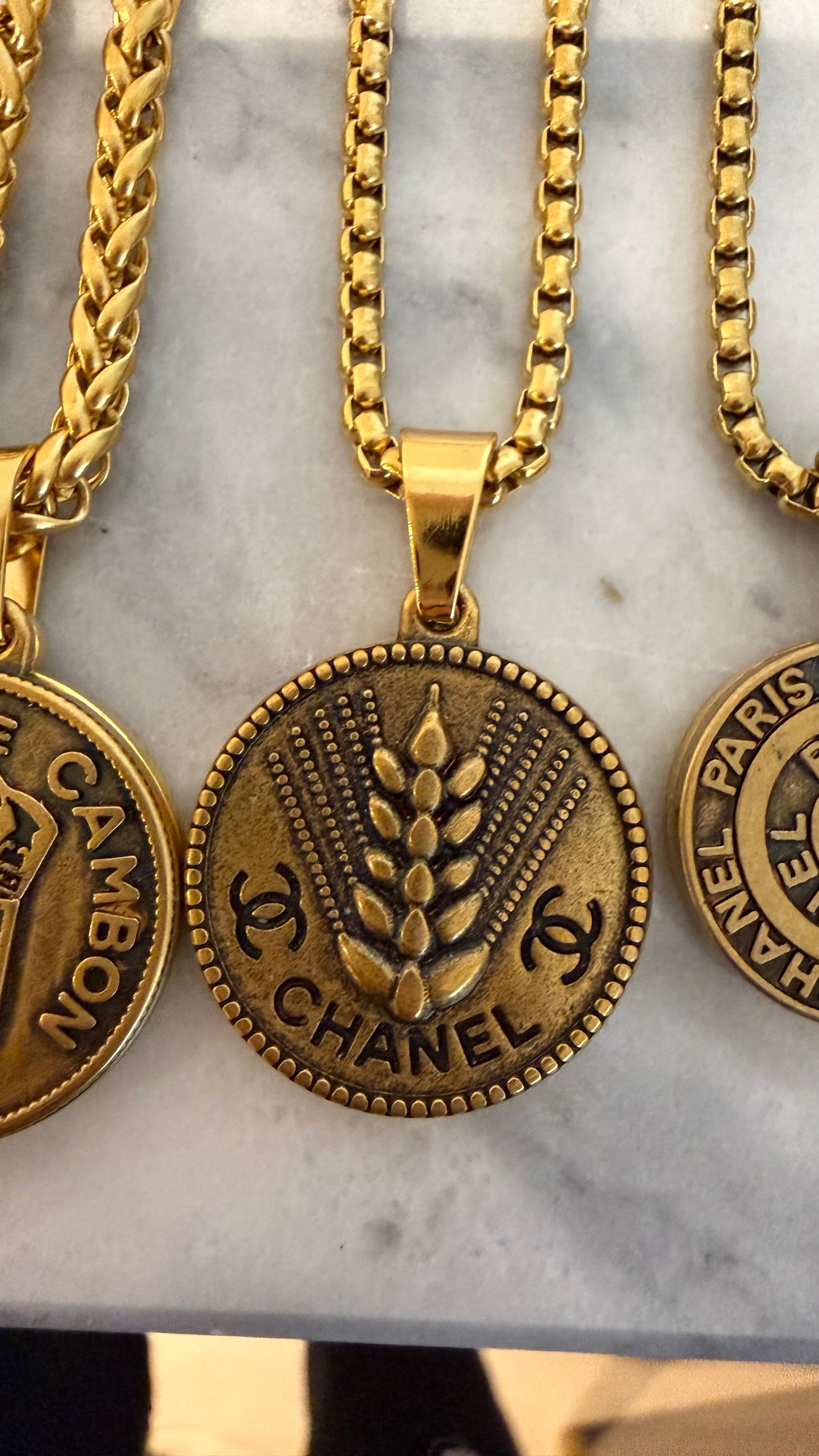 ✨Large Vintage gold Authentic reworked pendant Necklace