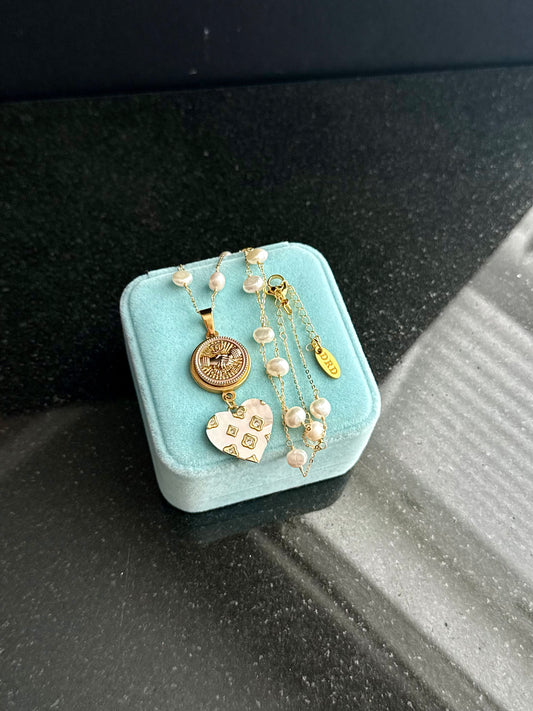 🤍 One of a kind delicate Authentic Reworked button necklace
