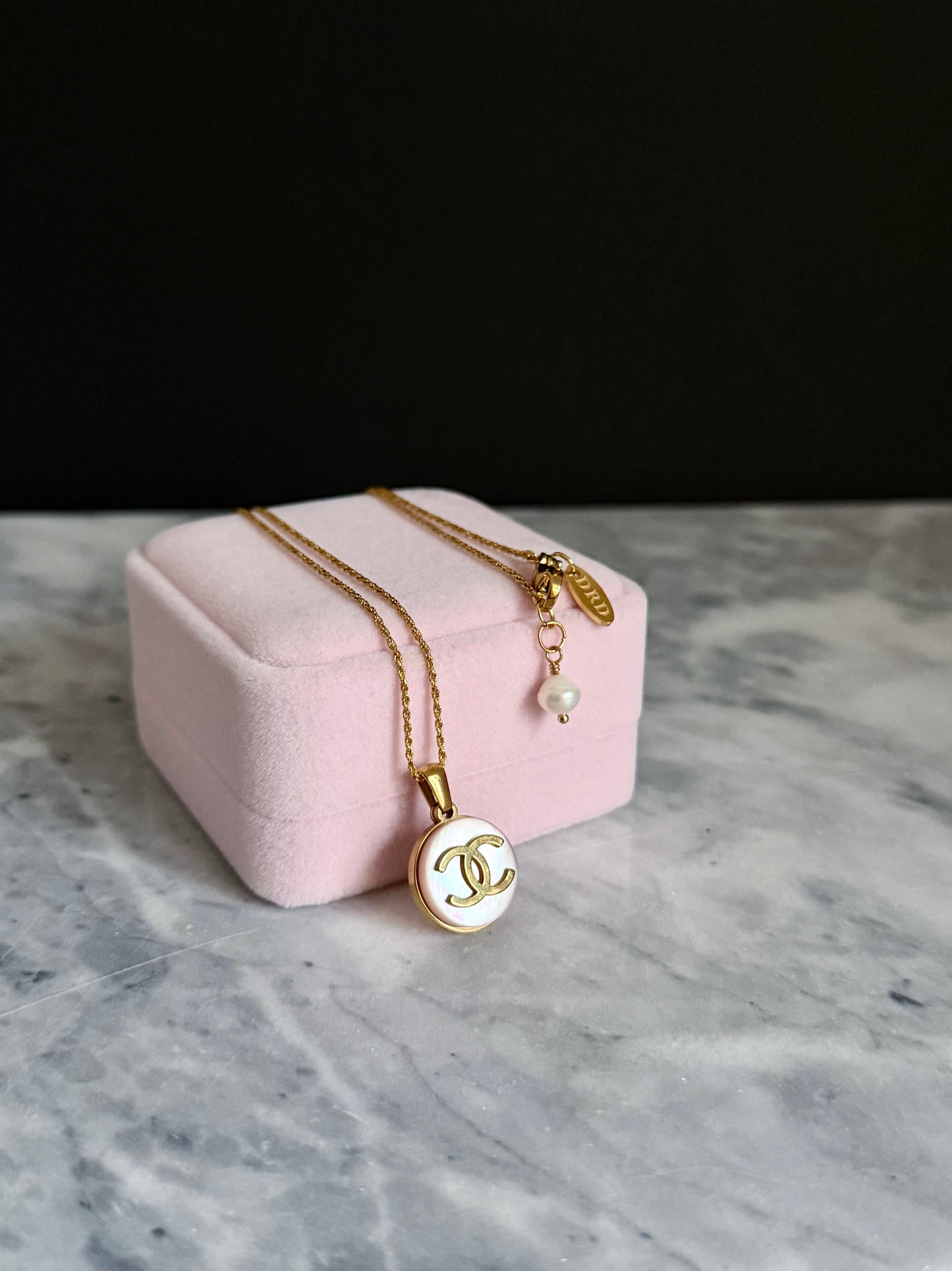 ✨RARE SMALL Vintage Authentic button Necklace