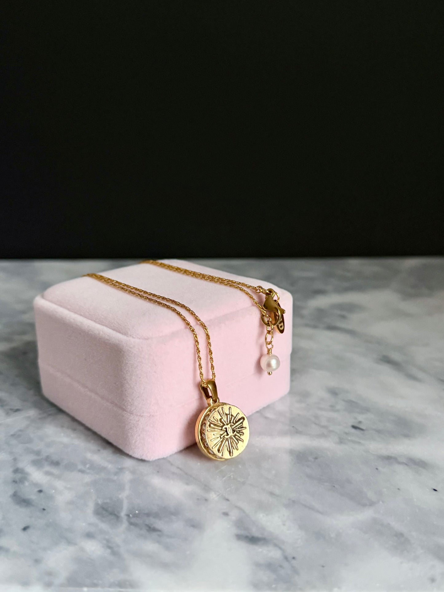 ✨RARE Vintage Authentic button Necklace