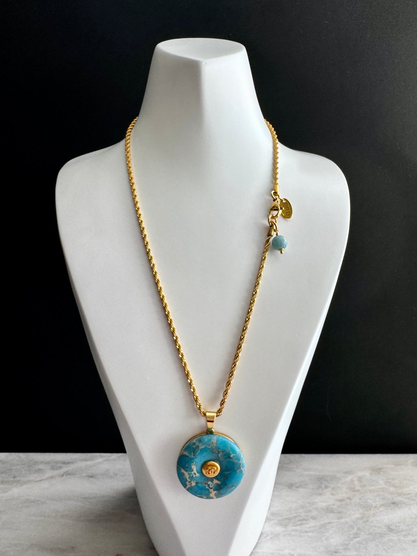 🩵 Vintage reworked button and blue veiny stone necklace