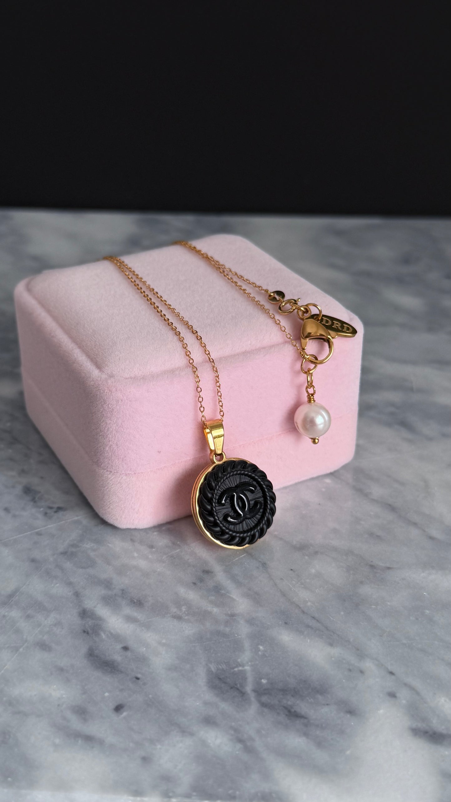 ✨RARE Vintage Authentic button Necklace