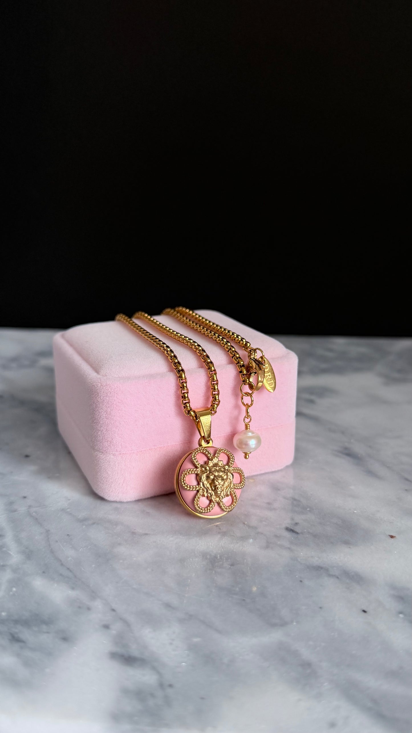 ✨ Lion head 🦁 Extremely rare Authentic Reworked gold Button Necklace
