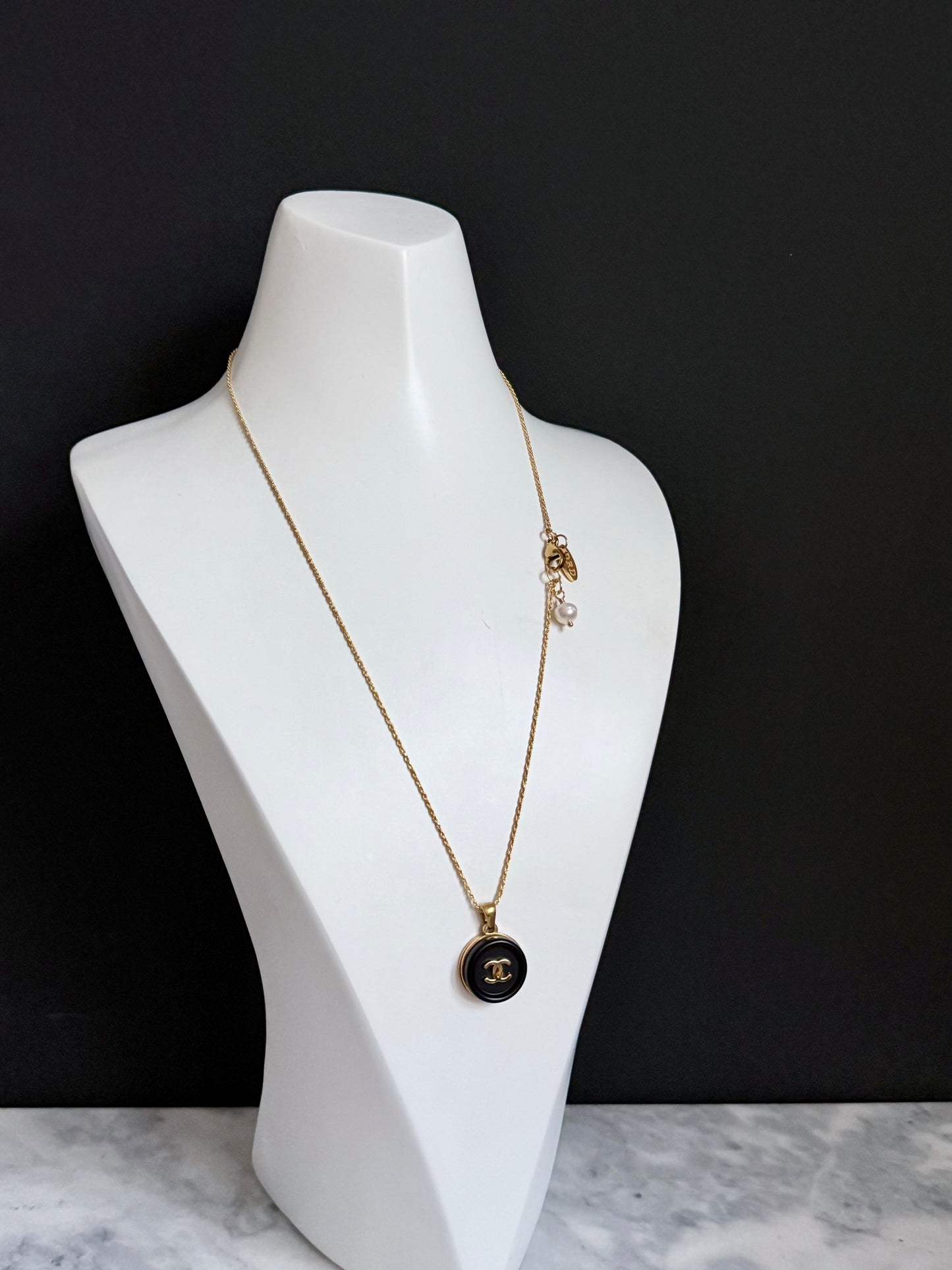 ✨RARE Vintage Authentic button Necklace