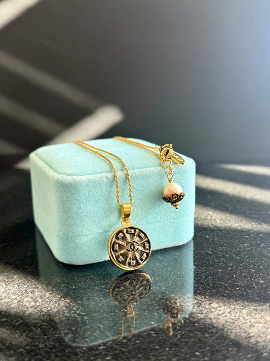 ✨ Vintage Authentic reworked Anyoque Gold button Necklace