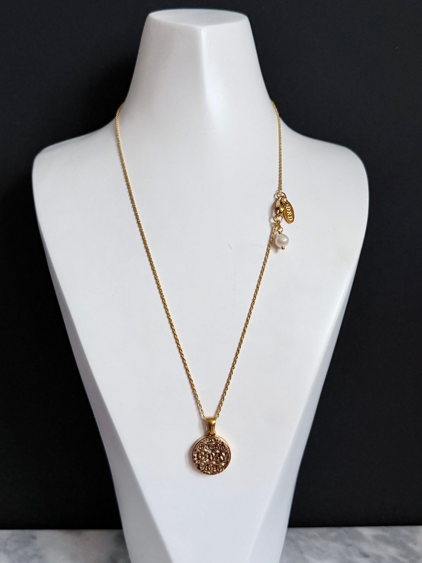 ✨RARE Vintage Authentic button Necklace