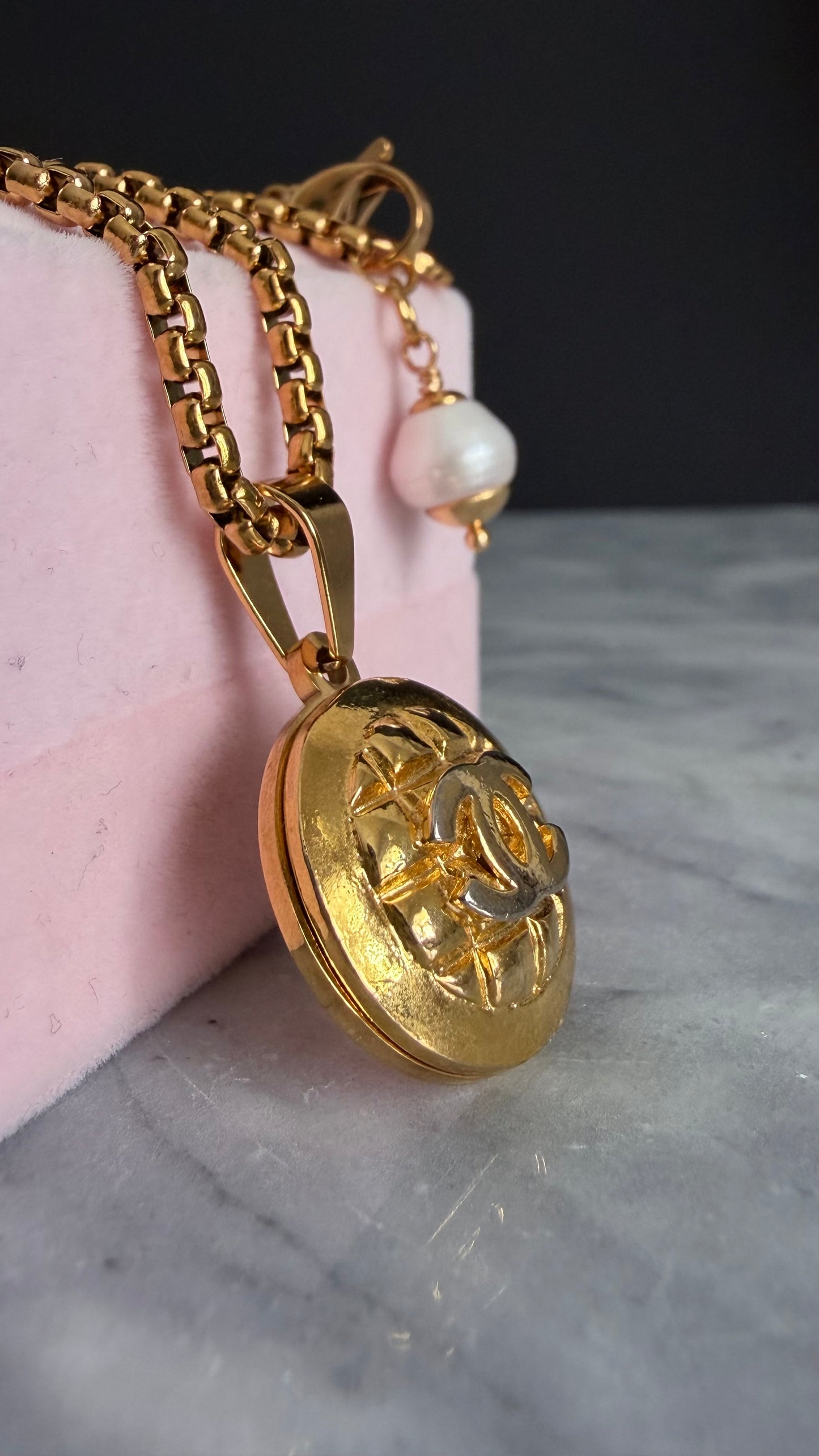 ✨Super rare Vintage Authentic reworked Gold button Necklace