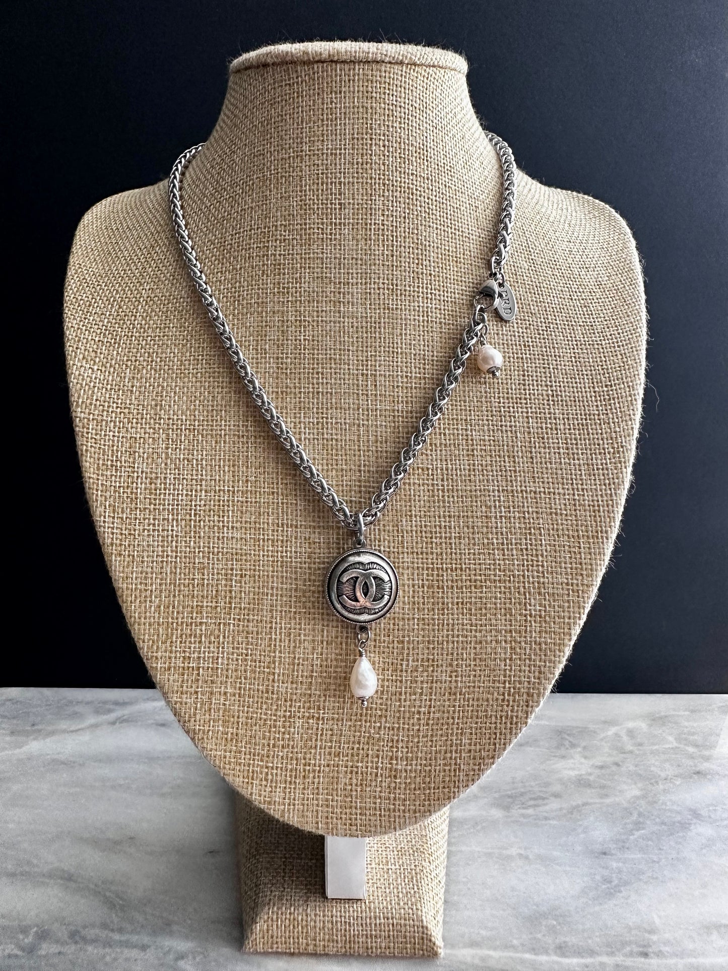 🖤 Authentic Vintage Reworked silver Button necklace