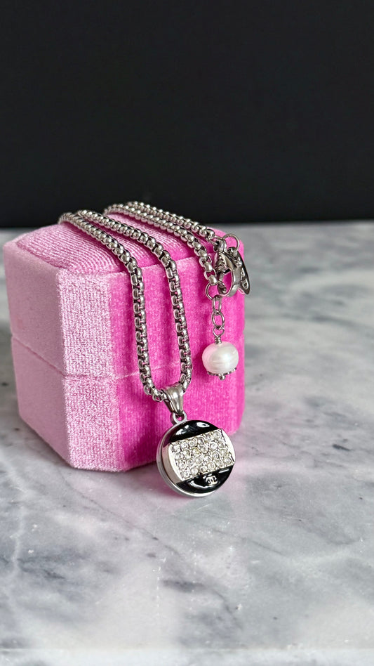 🖤 Extremely rare Vintage Authentic reworked button Necklace - ONE OF A KIND