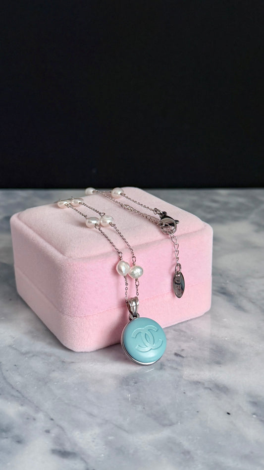 🩵 One of a kind delicate Authentic Reworked button necklace