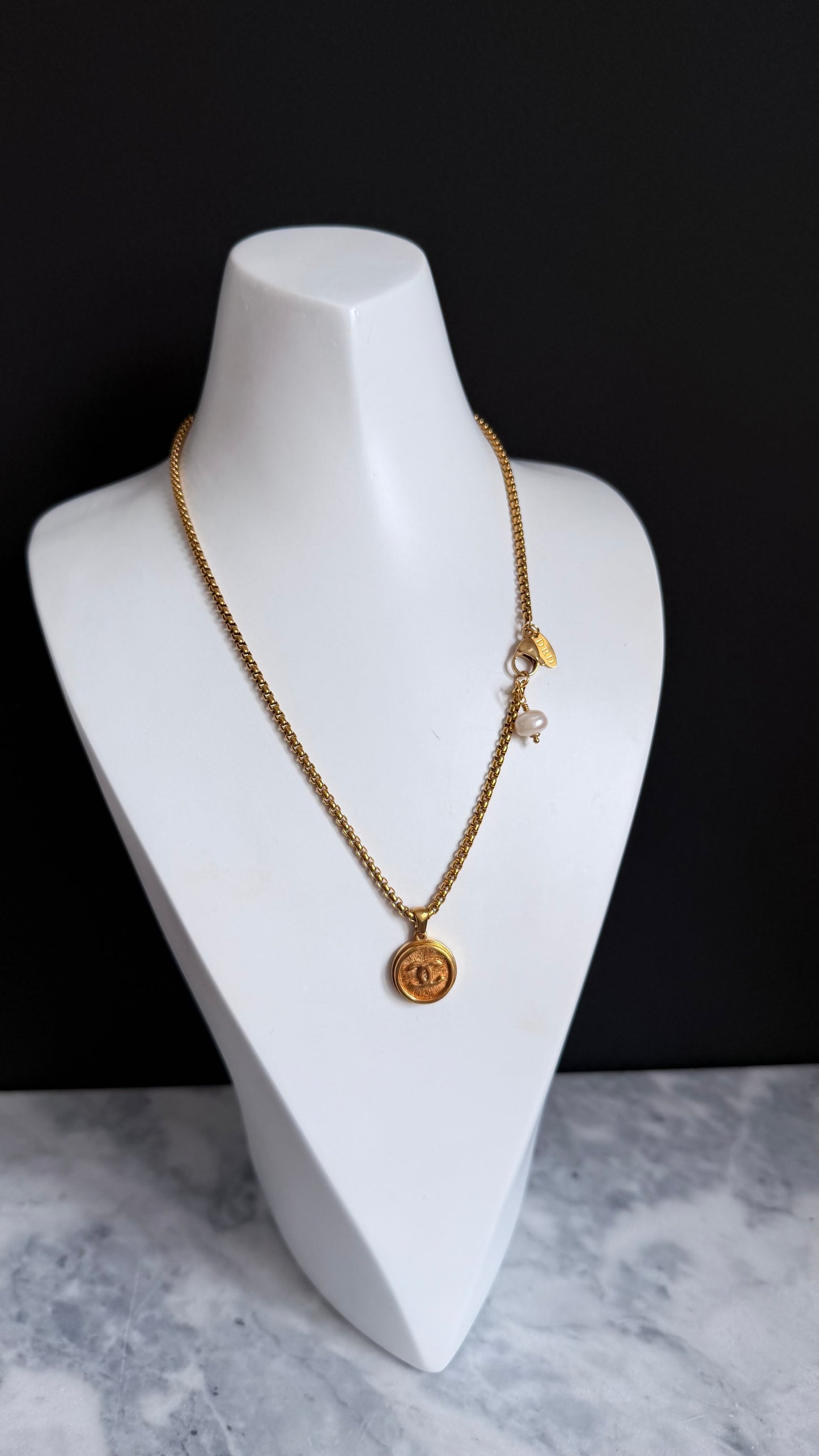 ✨ Extremely rare Authentic Reworked gold Button Necklace