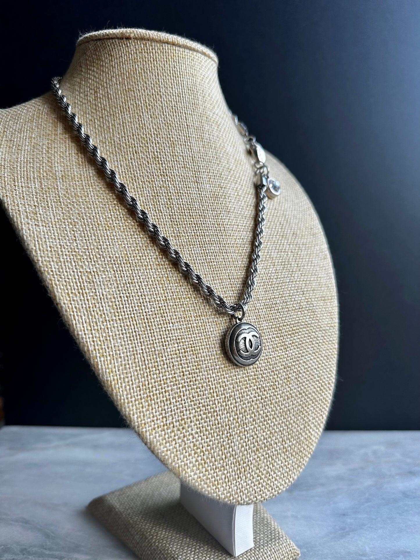 🖤 Authentic Vintage Reworked silver Button necklace