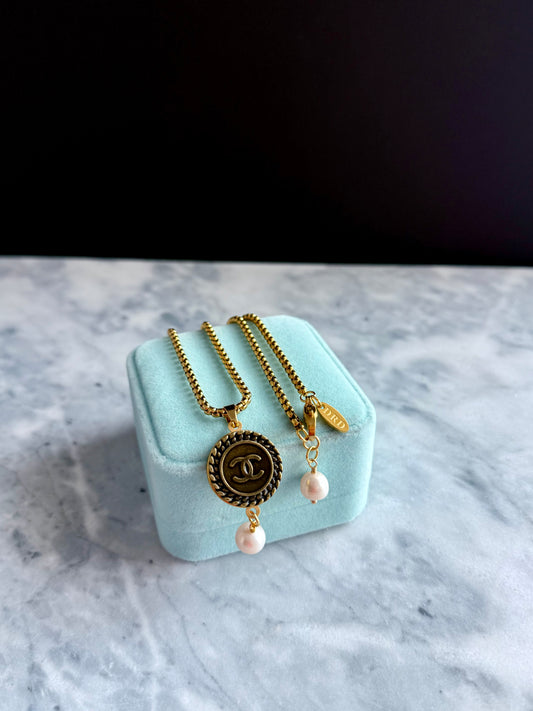💛 Vintage Authentic reworked Antique Gold button Necklace