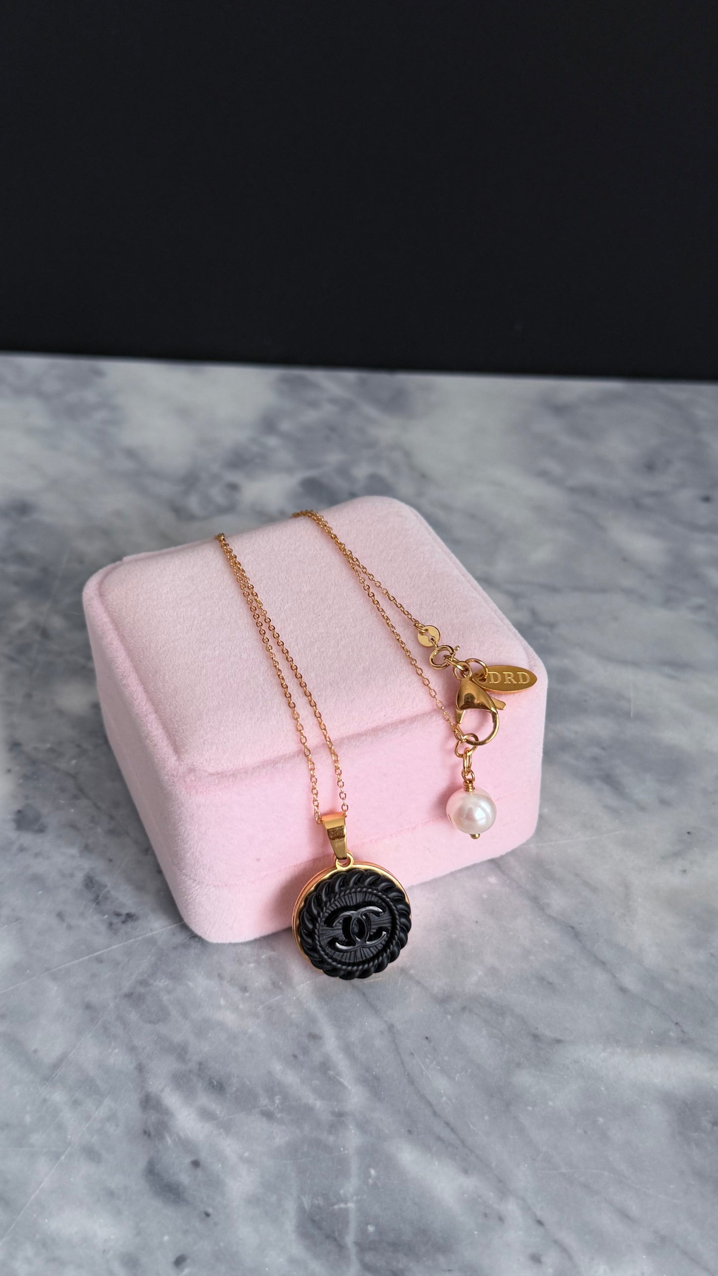 ✨RARE Vintage Authentic button Necklace