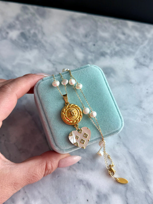 🤍 One of a kind delicate Authentic Reworked button necklace