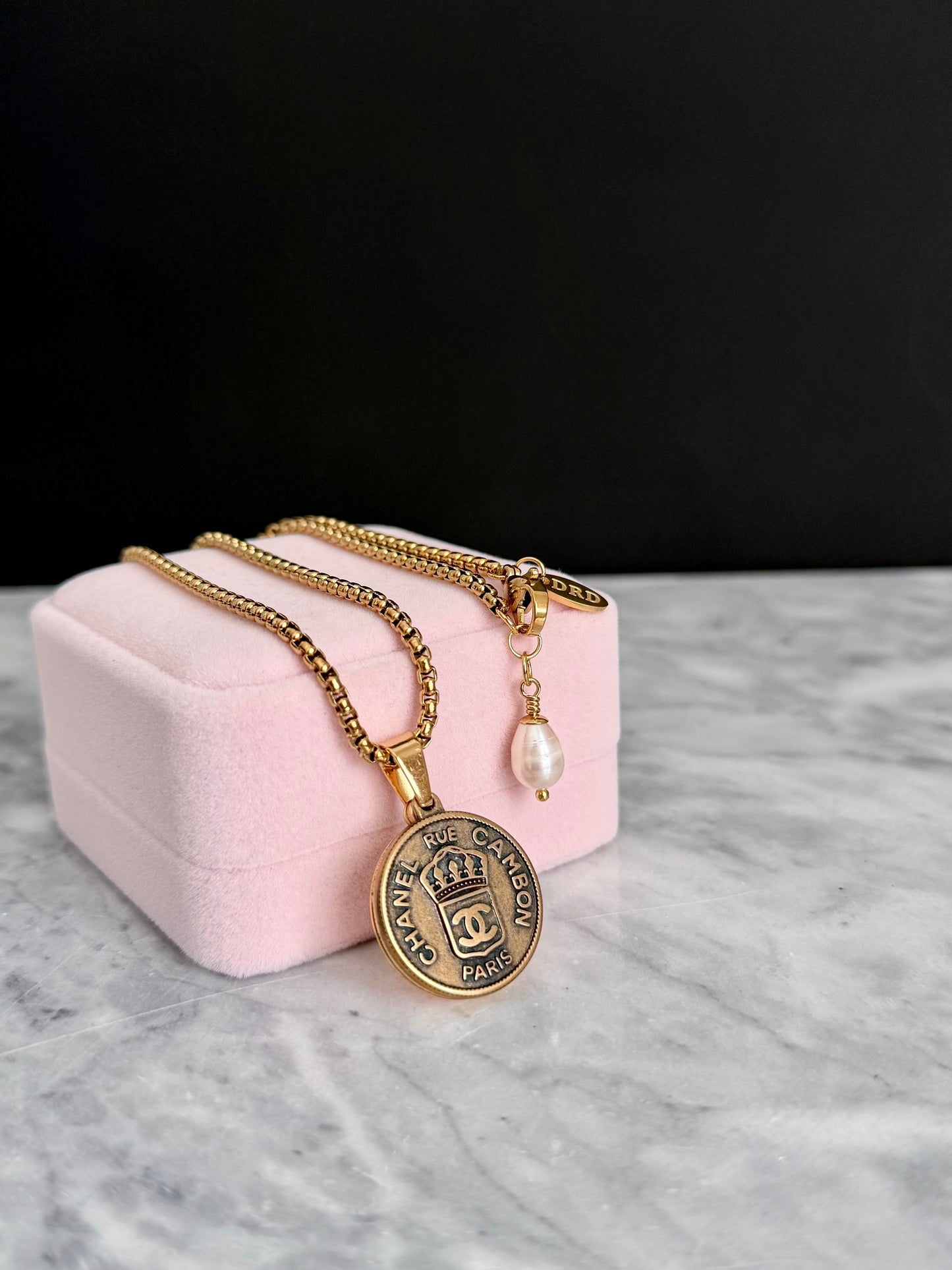 ✨Large Vintage gold Authentic reworked pendant Necklace