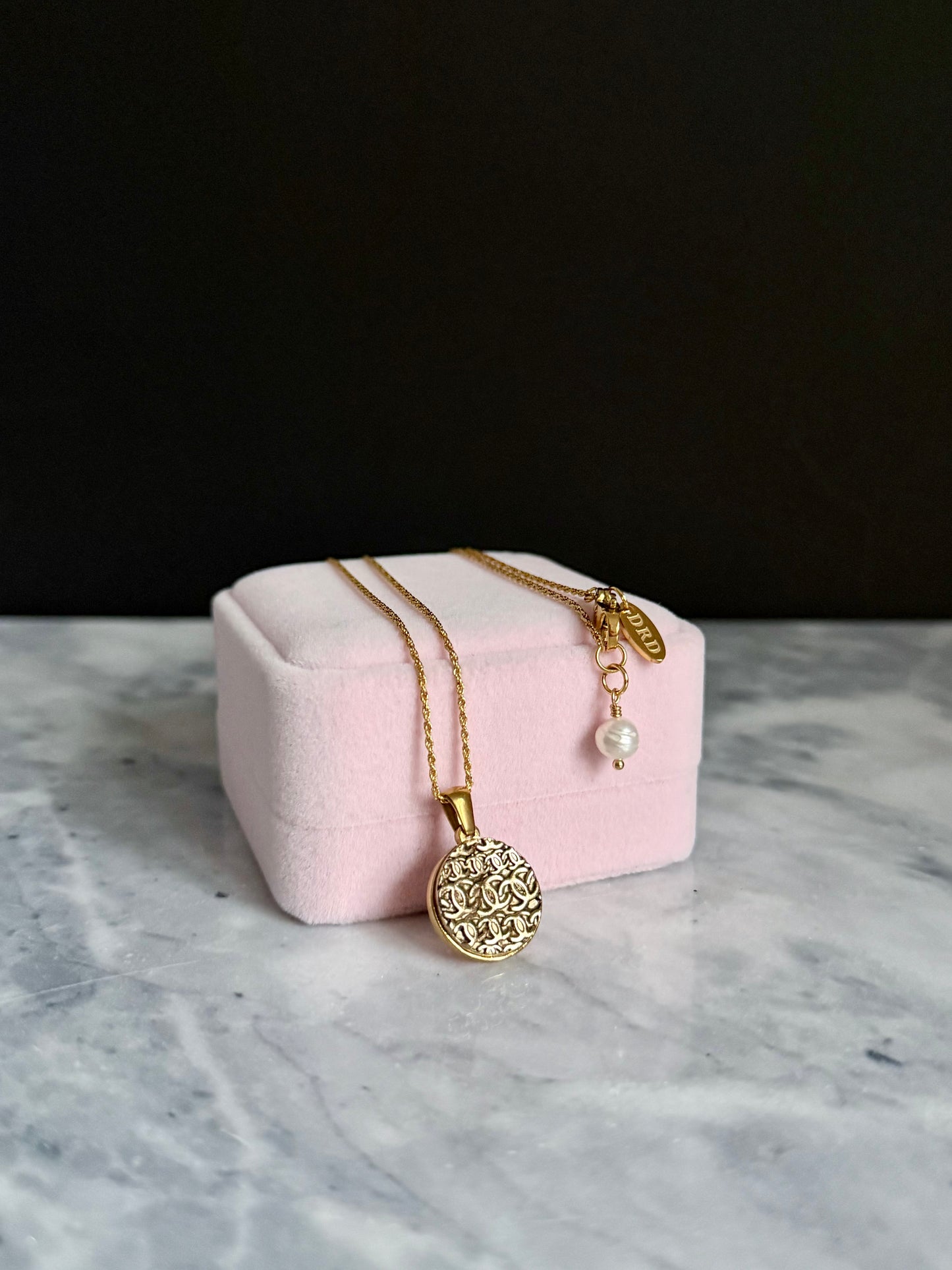 ✨RARE Vintage Authentic button Necklace