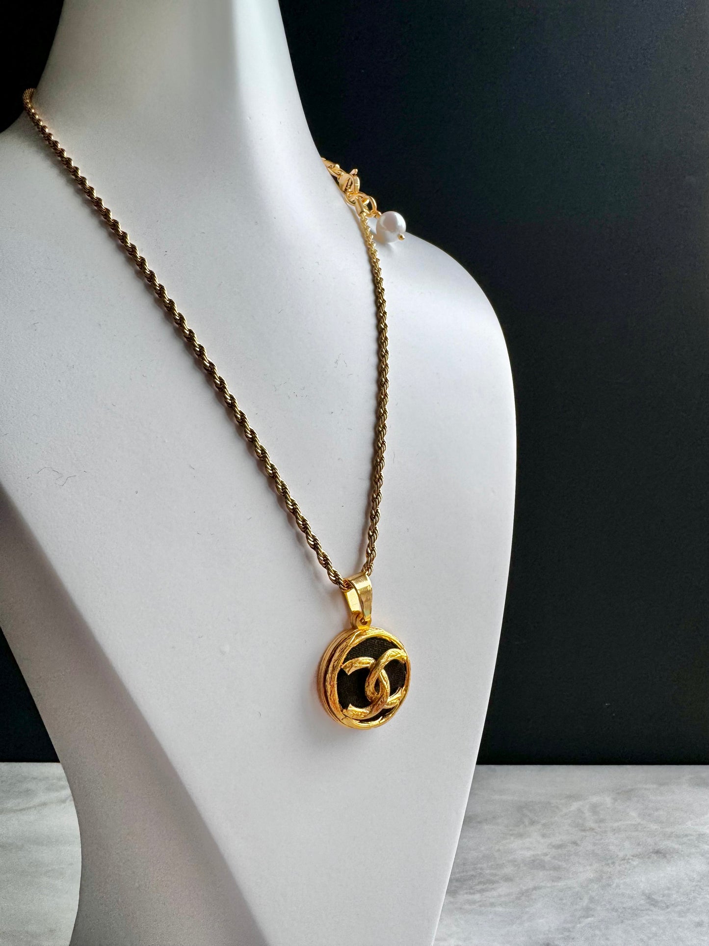 ✨ Large SUPER RARE Authentic reworked Gold button Necklace