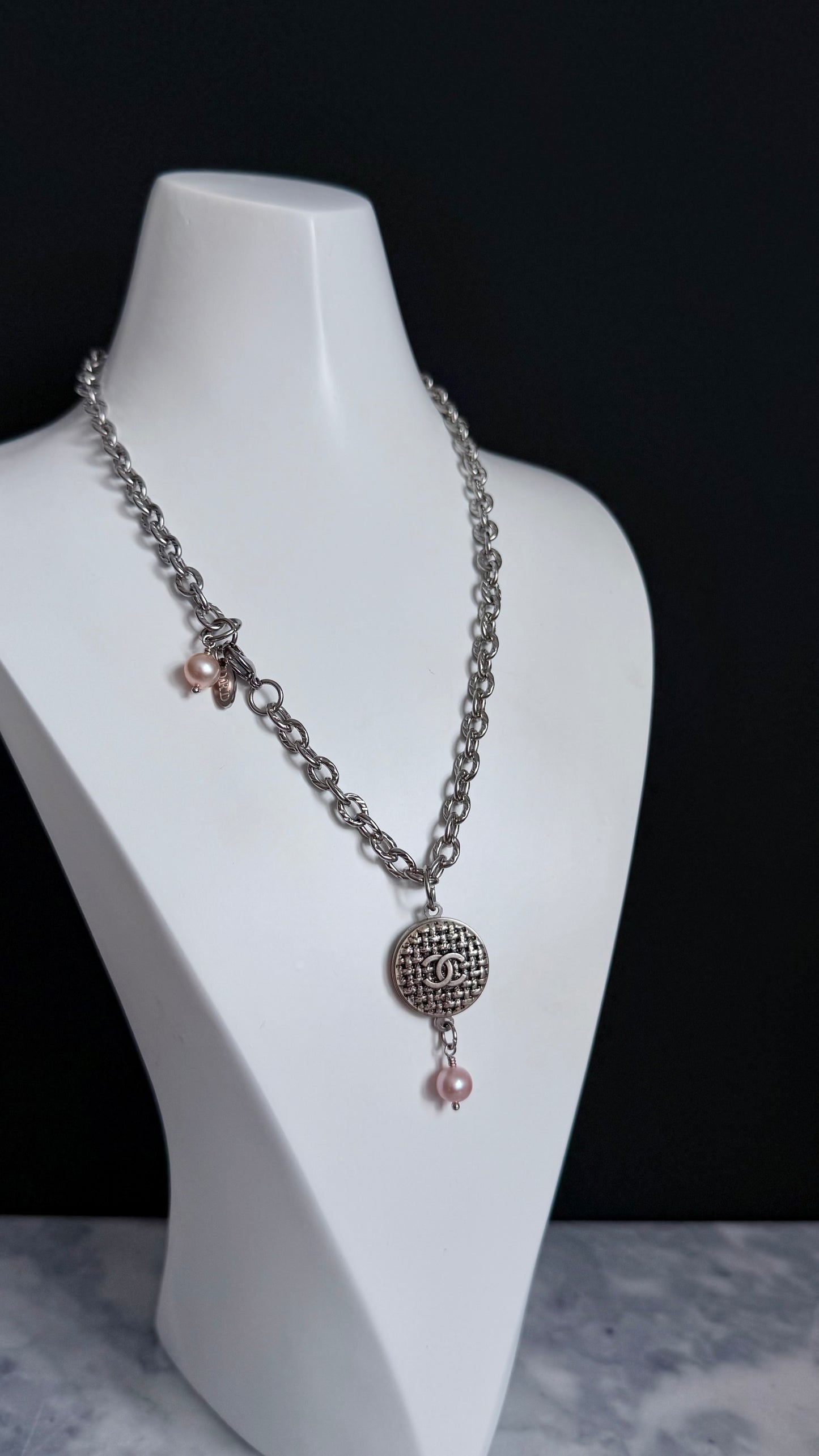 ❤️ Quilted design - Authentic Reworked Button Necklace