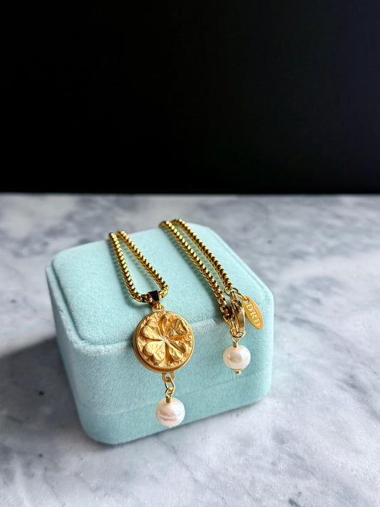 🍀 Rare gold enamel button necklace 1 out of 2 medium size