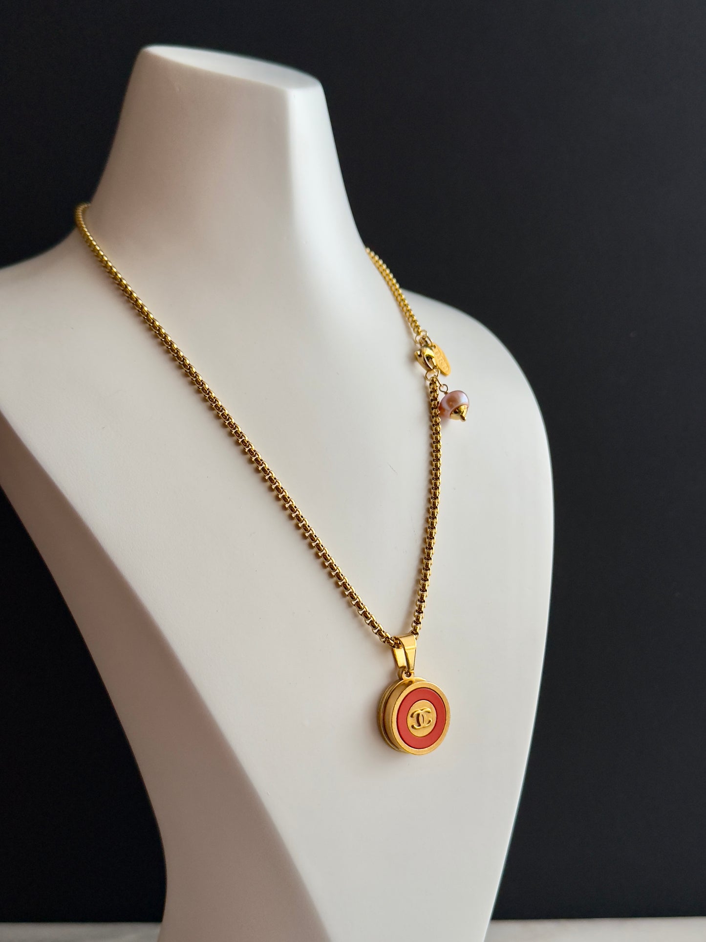 🧡 Extremely rare Vintage reworked orange button necklace